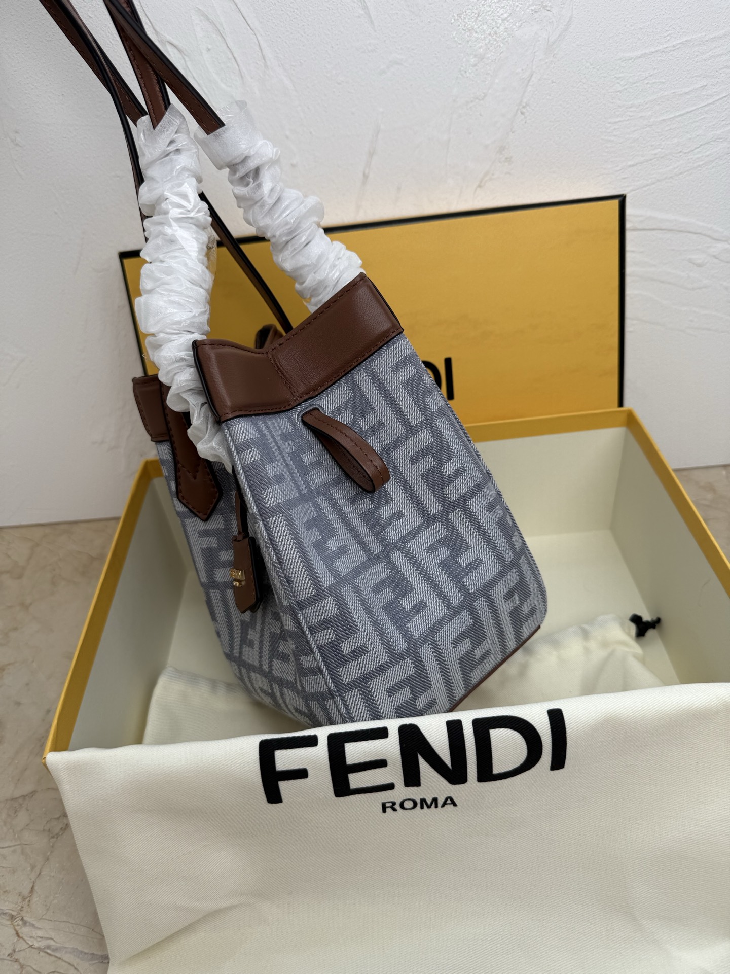 Fendi高仿Origami系列托特包 灰色FF老花拼皮款| 12 Fendi高仿Origami系列托特包 灰色FF老花拼皮款