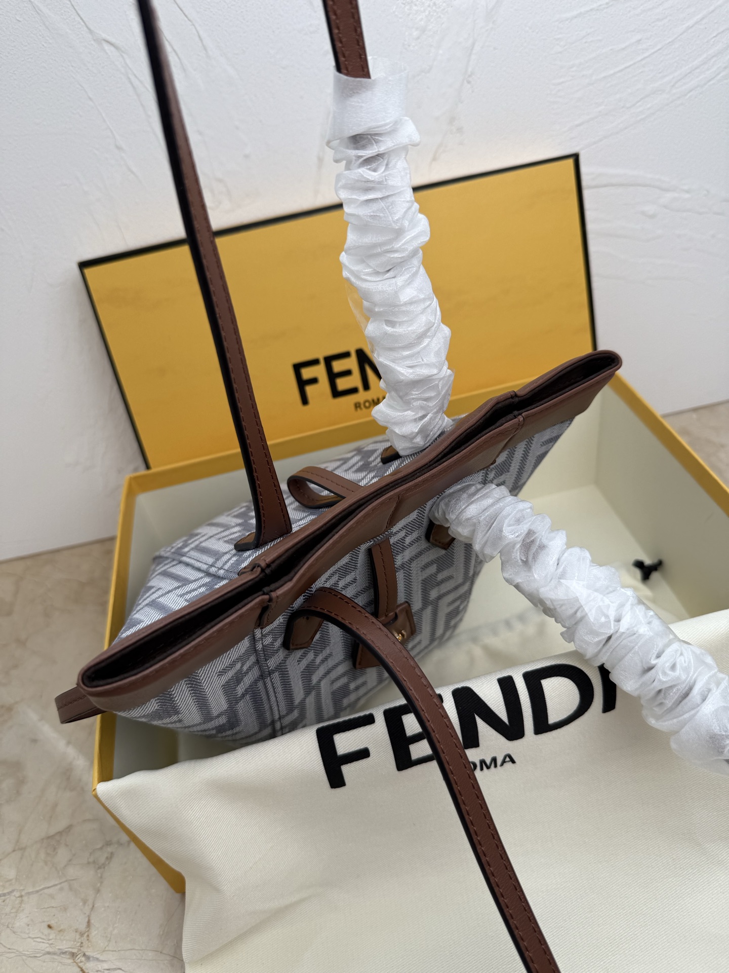 Fendi高仿Origami系列托特包 灰色FF老花拼皮款| 10 Fendi高仿Origami系列托特包 灰色FF老花拼皮款