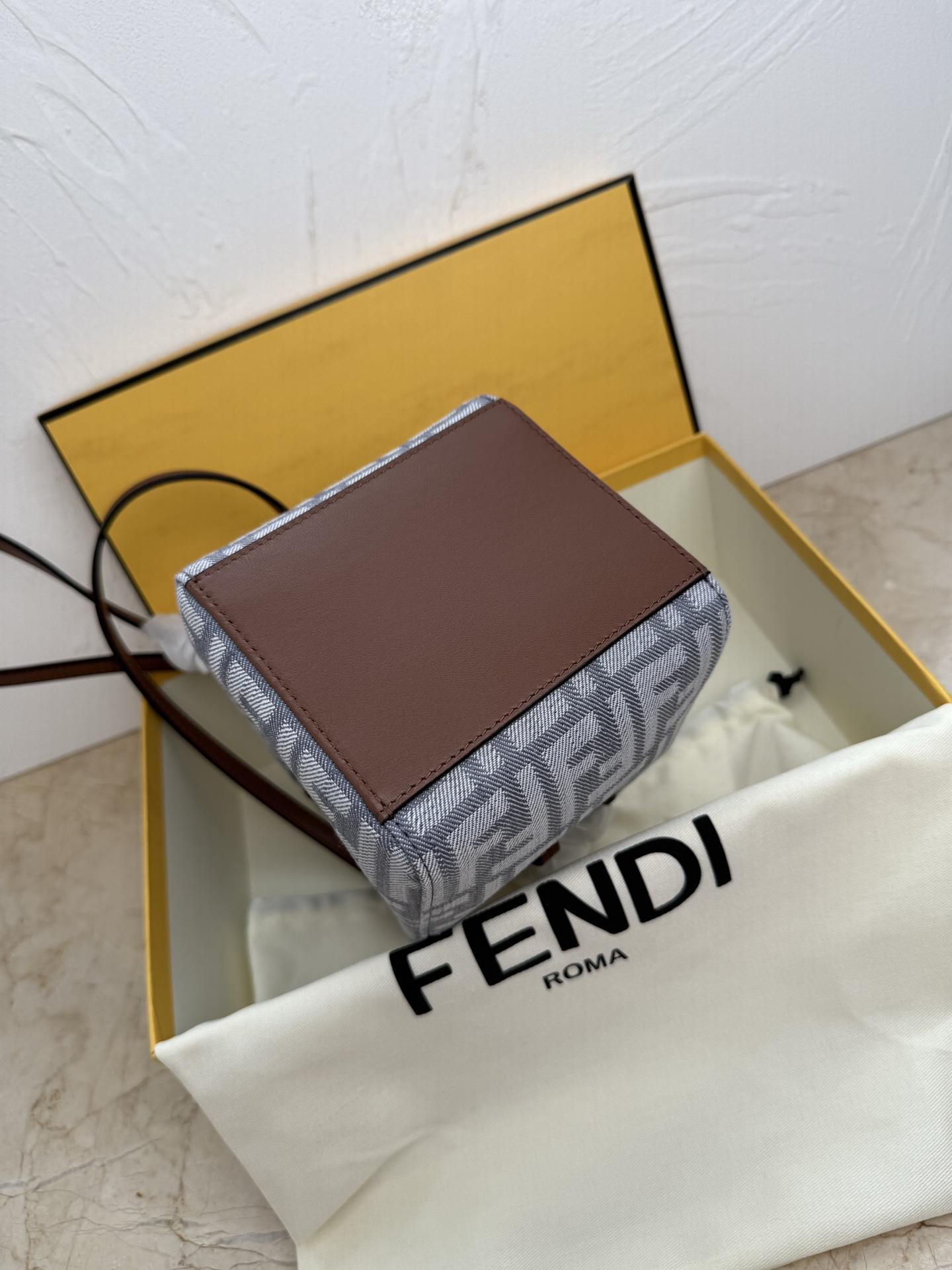 Fendi高仿Origami系列托特包 灰色FF老花拼皮款| 7 Fendi高仿Origami系列托特包 灰色FF老花拼皮款