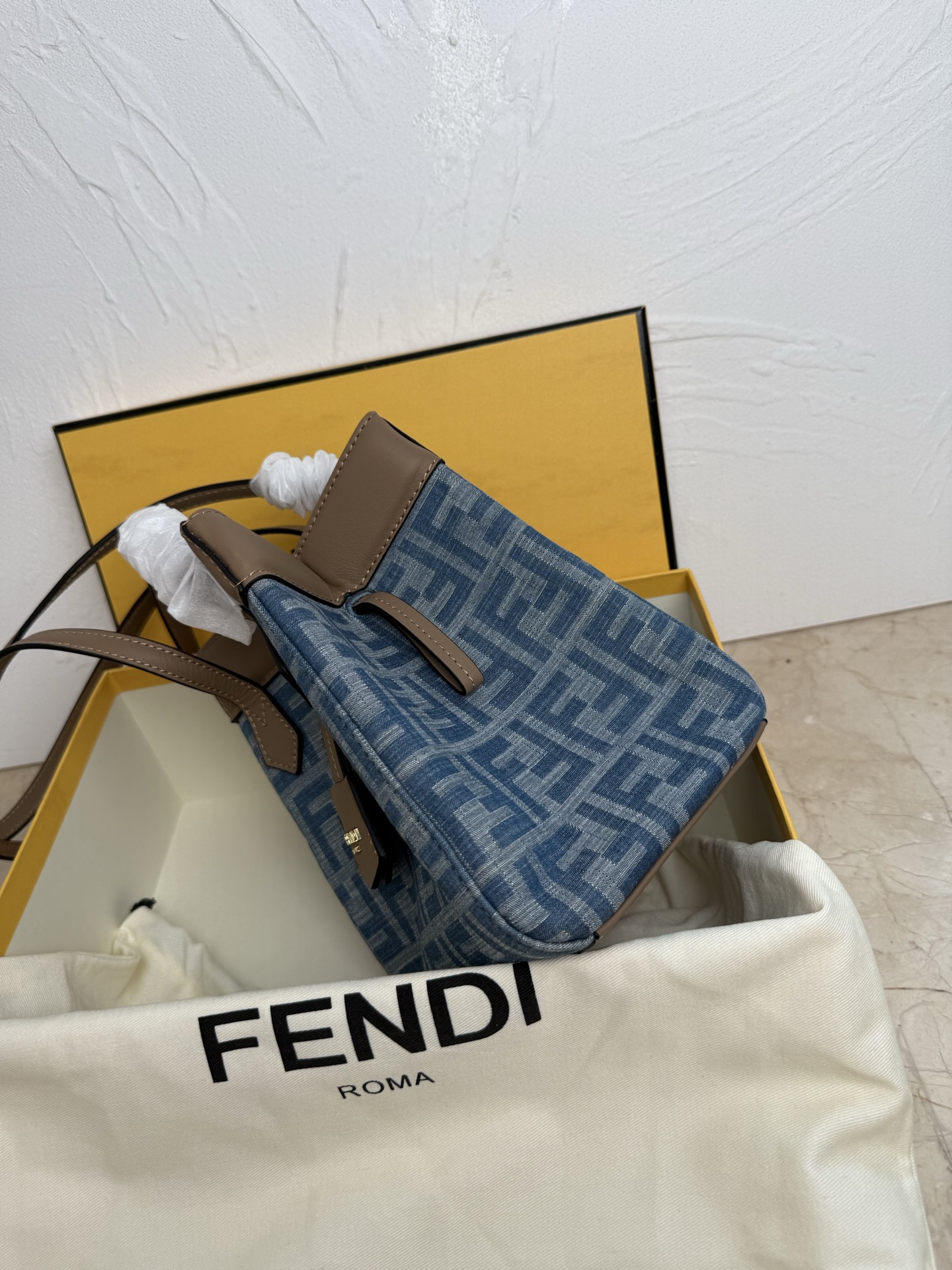 Fendi高仿Origami系列托特包 藍色FF牛仔拼接皮革手提包| 13 Fendi高仿Origami系列托特包 藍色FF牛仔拼接皮革手提包
