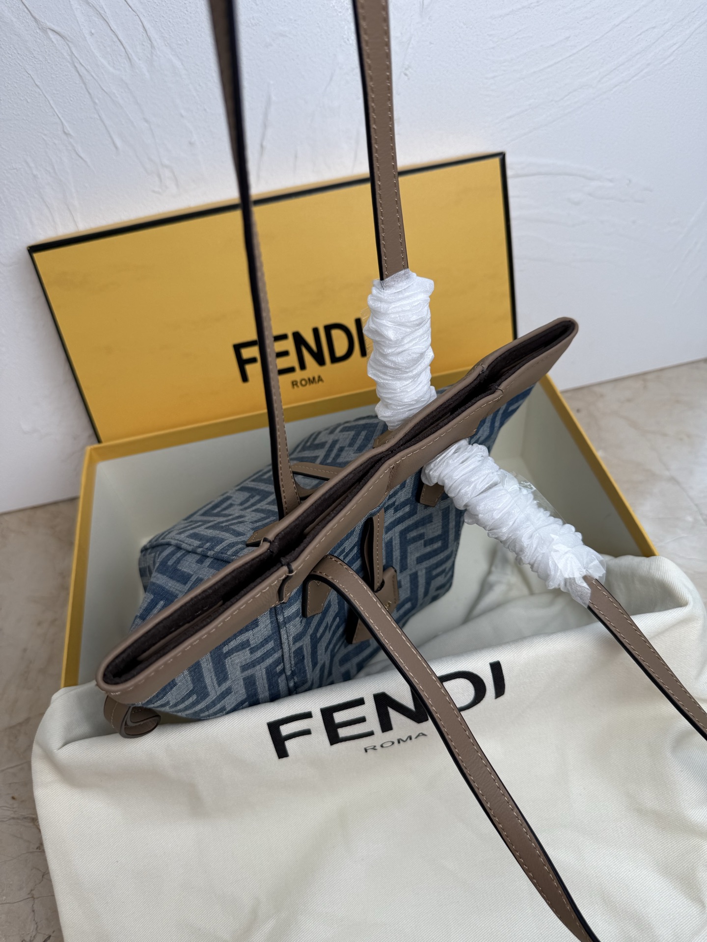 Fendi高仿Origami系列托特包 藍色FF牛仔拼接皮革手提包| 10 Fendi高仿Origami系列托特包 藍色FF牛仔拼接皮革手提包