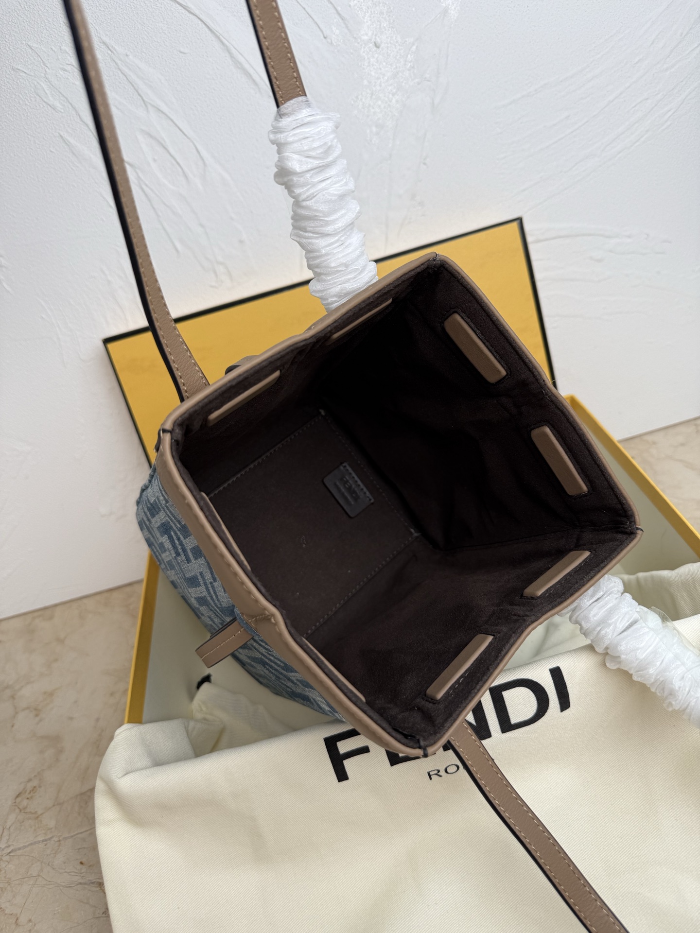 Fendi高仿Origami系列托特包 藍色FF牛仔拼接皮革手提包| 9 Fendi高仿Origami系列托特包 藍色FF牛仔拼接皮革手提包