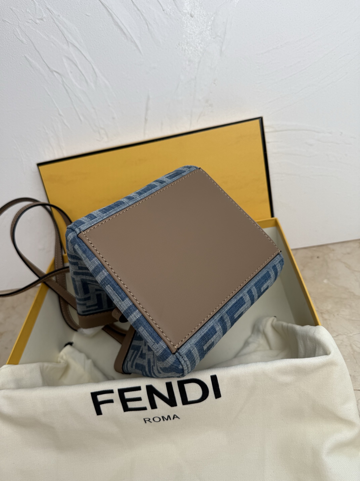 Fendi高仿Origami系列托特包 藍色FF牛仔拼接皮革手提包| 7 Fendi高仿Origami系列托特包 藍色FF牛仔拼接皮革手提包