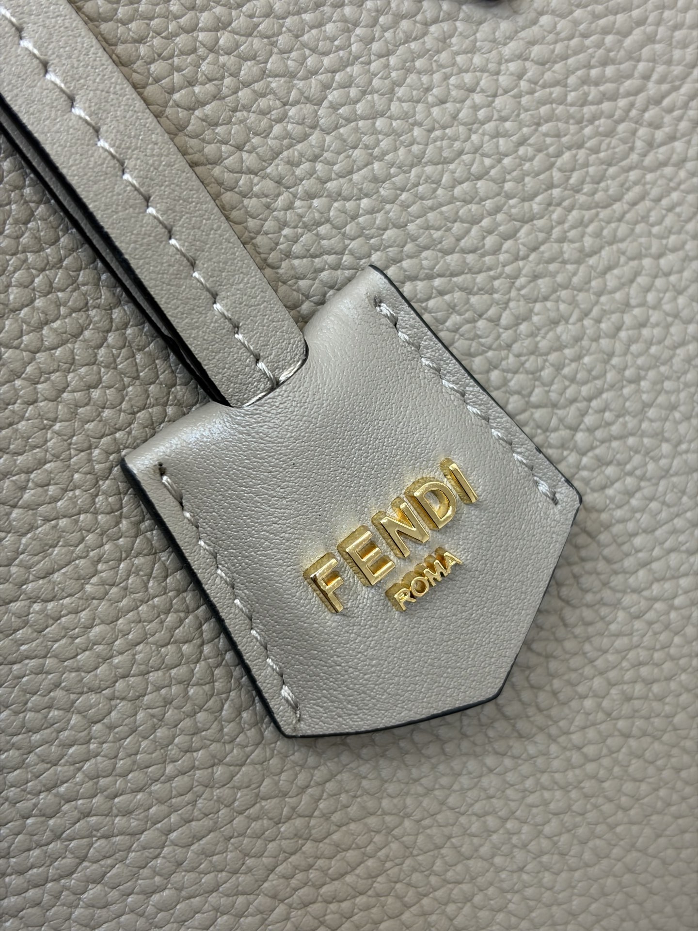 Fendi高仿Origami系列托特包 米灰色皮革輕奢款| 8 Fendi高仿Origami系列托特包 米灰色皮革輕奢款