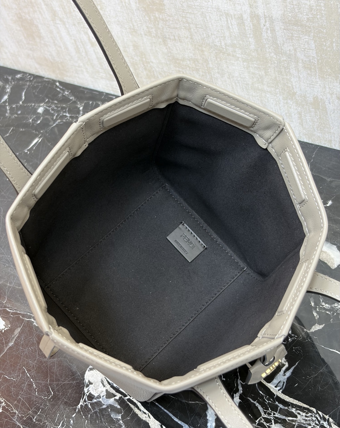 Fendi高仿Origami系列托特包 米灰色皮革輕奢款| 7 Fendi高仿Origami系列托特包 米灰色皮革輕奢款