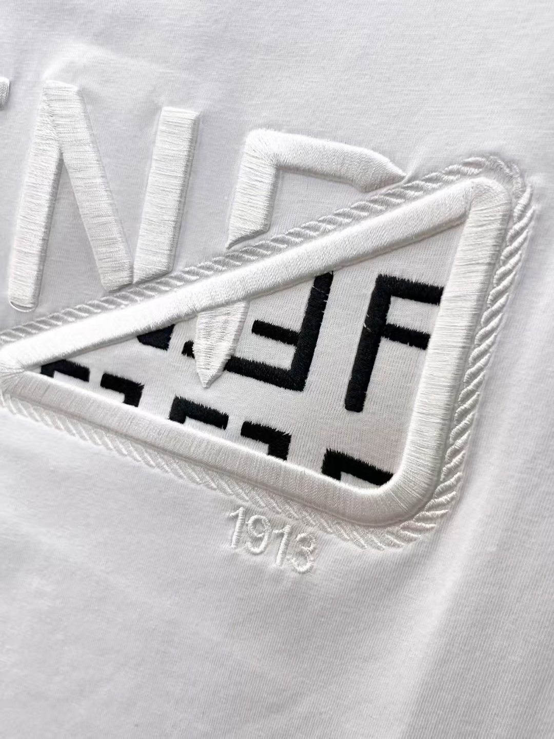 FENDI一比一立體FF刺繡短袖T恤男士精品上衣| 9 FENDI一比一立體FF刺繡短袖T恤男士精品上衣
