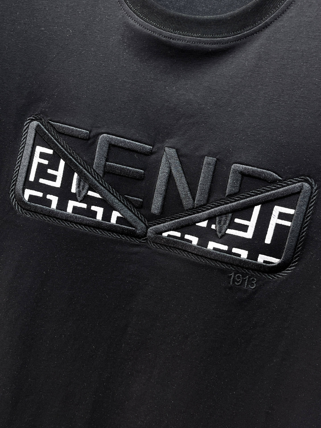 FENDI高仿FF立體壓紋短袖T恤男士潮流上衣黑色款| 11 FENDI高仿FF立體壓紋短袖T恤男士潮流上衣黑色款
