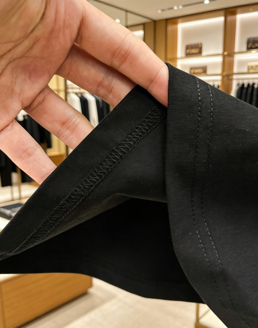 FENDI高仿FF立體壓紋短袖T恤男士潮流上衣黑色款| 9 FENDI高仿FF立體壓紋短袖T恤男士潮流上衣黑色款