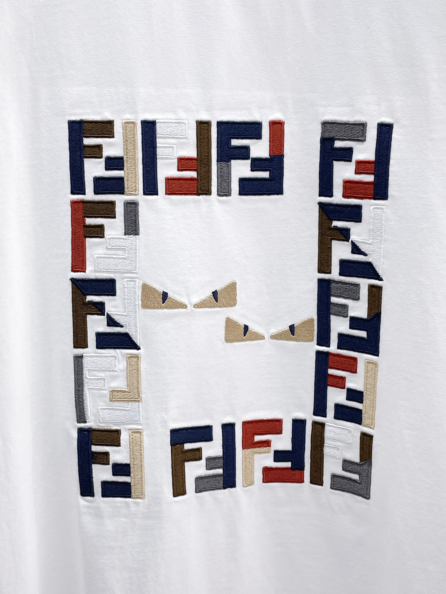 FENDI原單怪獸眼睛刺繡短袖T恤男士潮牌上衣白色款| 11 FENDI原單怪獸眼睛刺繡短袖T恤男士潮牌上衣白色款
