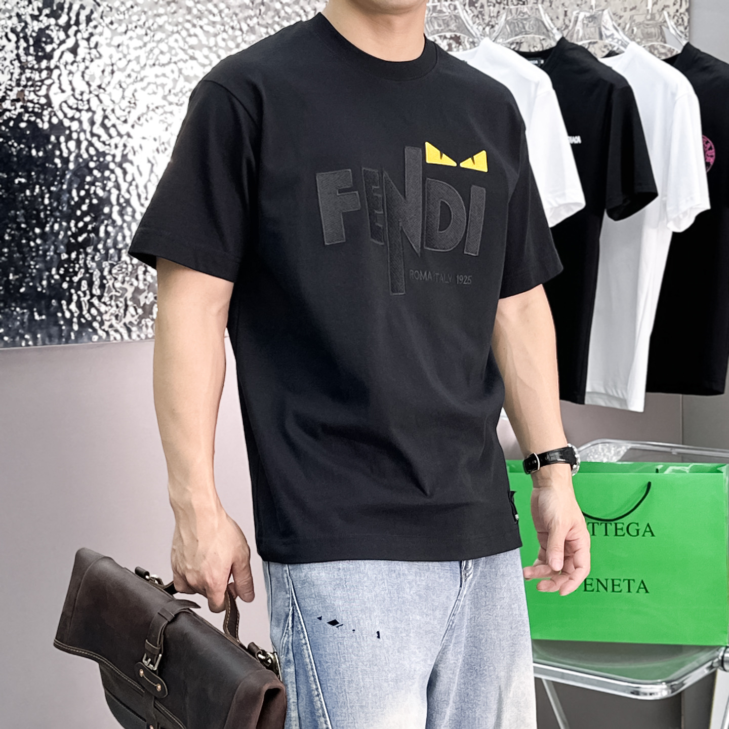 FENDI一比一立體字母刺繡短袖T恤男士休閒上衣黑色款| 14 FENDI一比一立體字母刺繡短袖T恤男士休閒上衣黑色款