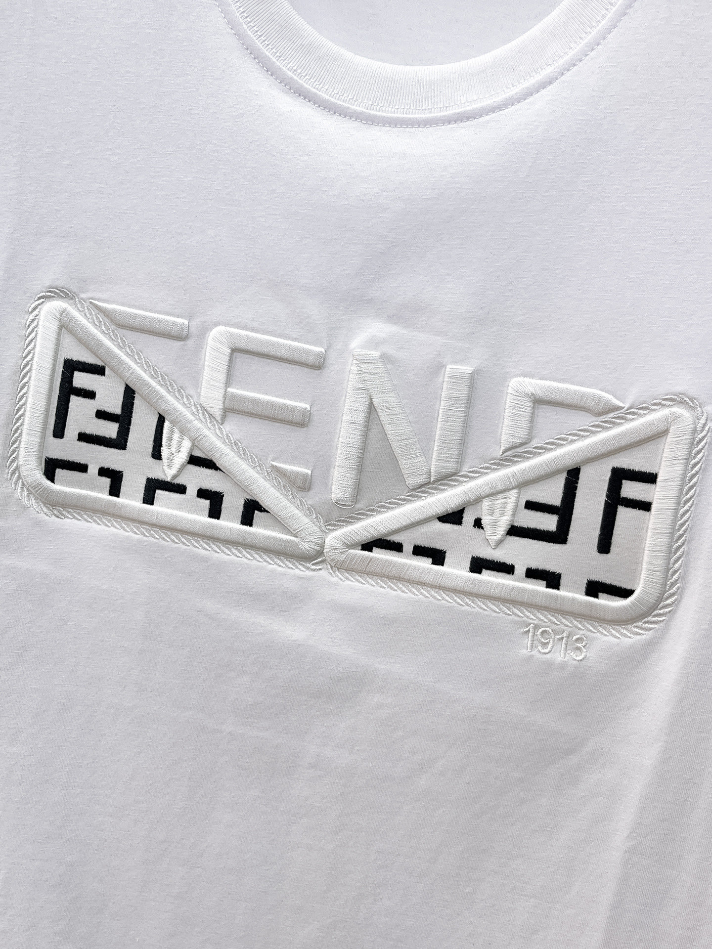 FENDI高仿立體浮雕FF字母短袖T恤潮流百搭款| 10 FENDI高仿立體浮雕FF字母短袖T恤潮流百搭款