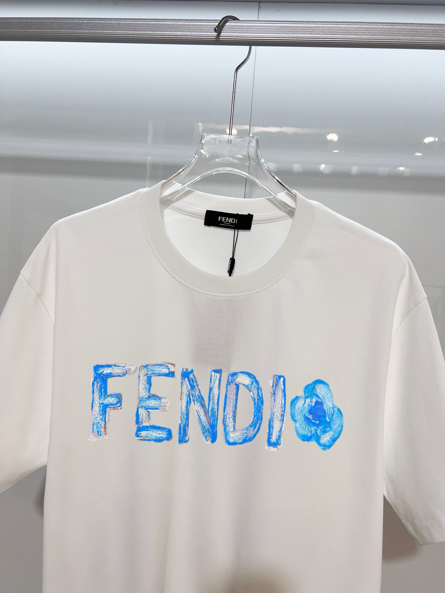 FENDI高仿藍色藝術字母白色短袖T恤百搭款| 11 FENDI高仿藍色藝術字母白色短袖T恤百搭款