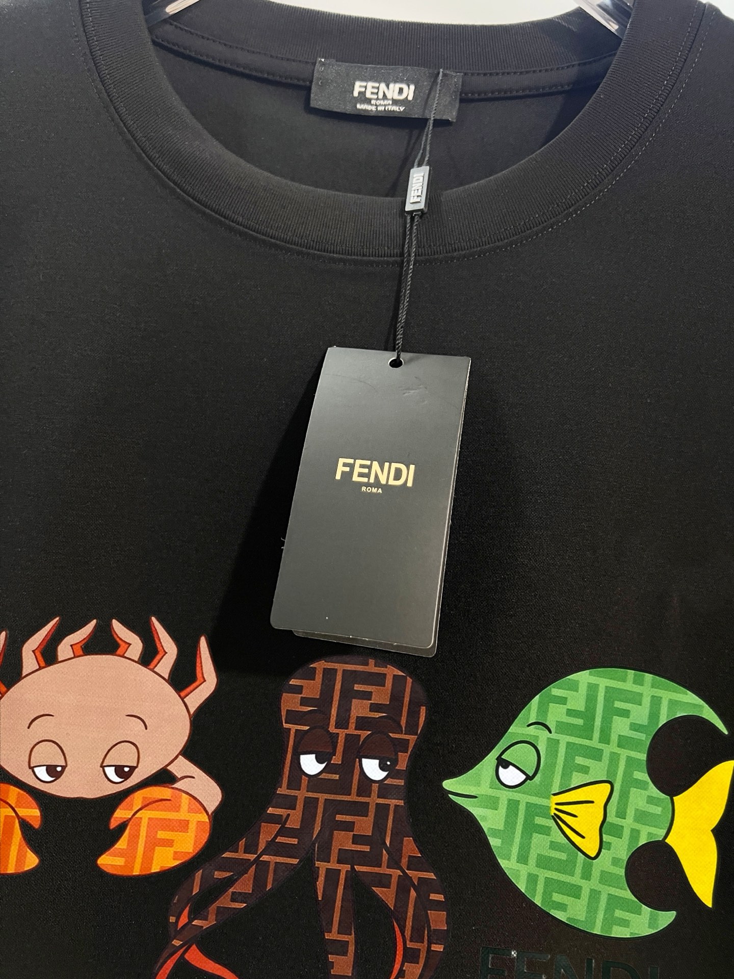 FENDI原單海洋卡通印花黑色短袖T恤潮流款| 12 FENDI原單海洋卡通印花黑色短袖T恤潮流款