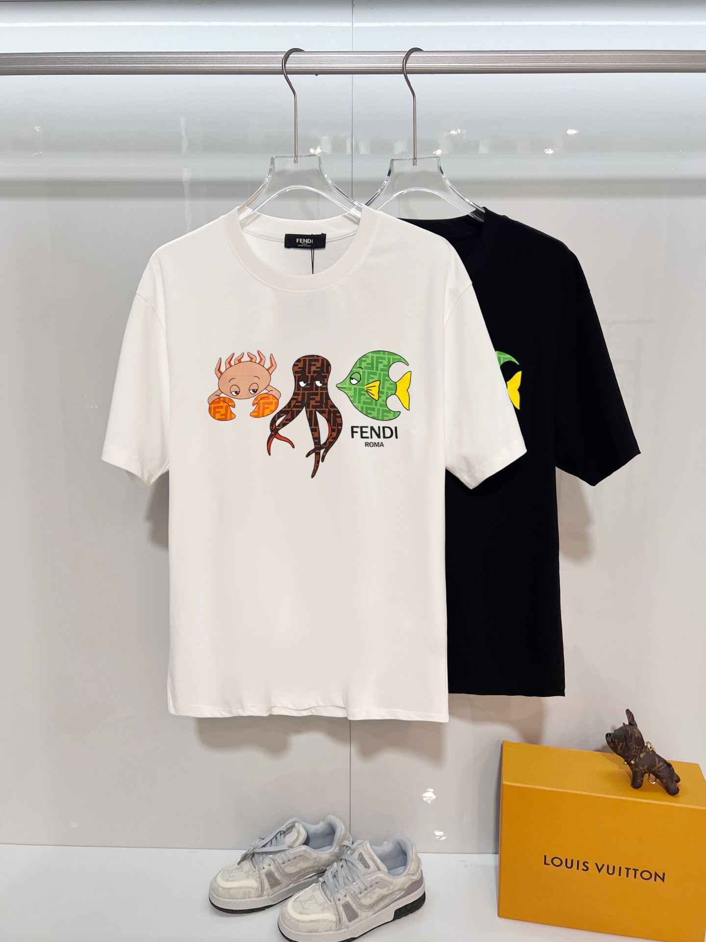 FENDI高仿海洋角色印花白色短袖T恤休閒款| 16 FENDI高仿海洋角色印花白色短袖T恤休閒款