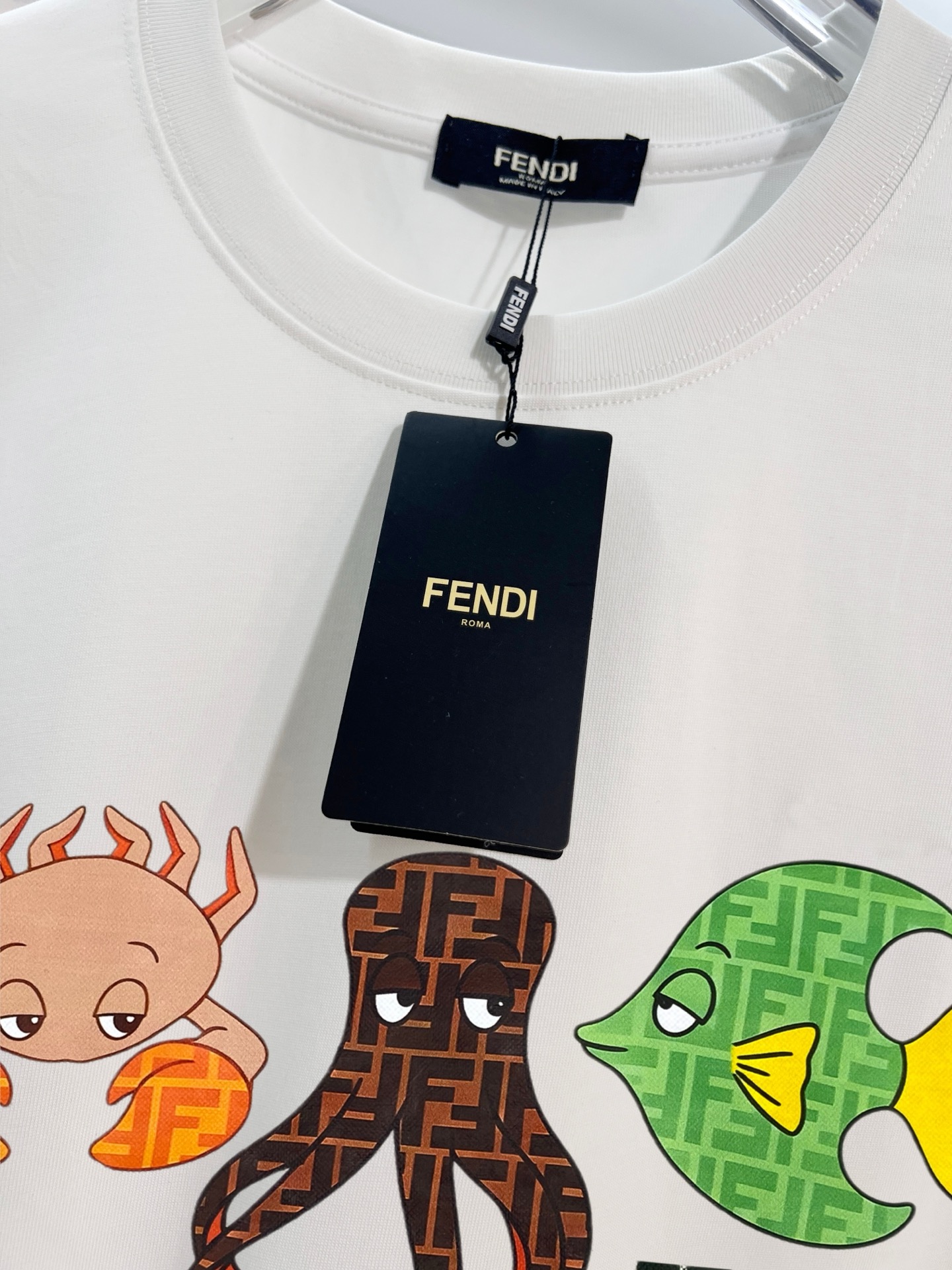 FENDI高仿海洋角色印花白色短袖T恤休閒款| 12 FENDI高仿海洋角色印花白色短袖T恤休閒款