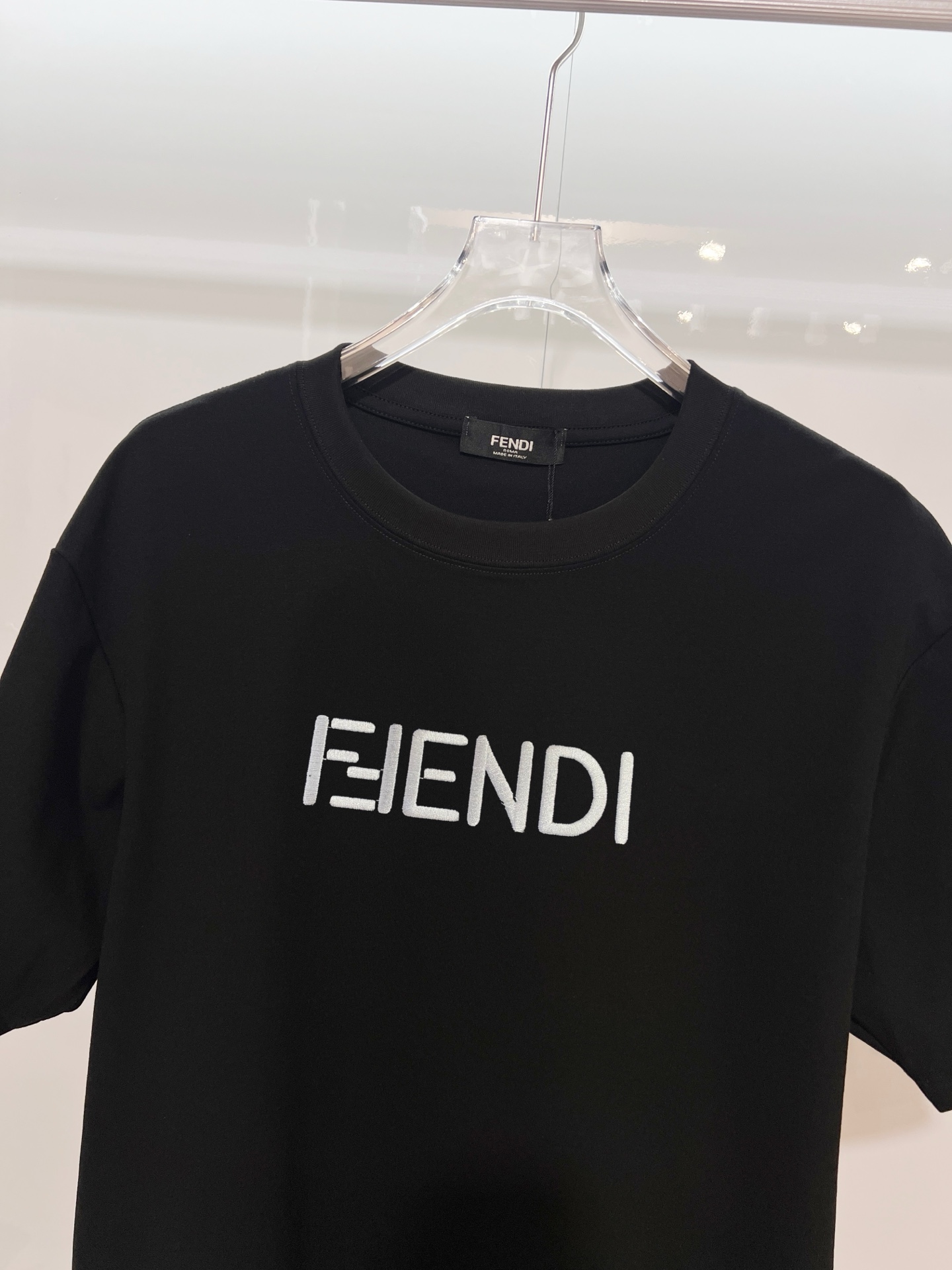 FENDI一比一簡約字母黑色短袖T恤精品百搭款| 11 FENDI一比一簡約字母黑色短袖T恤精品百搭款