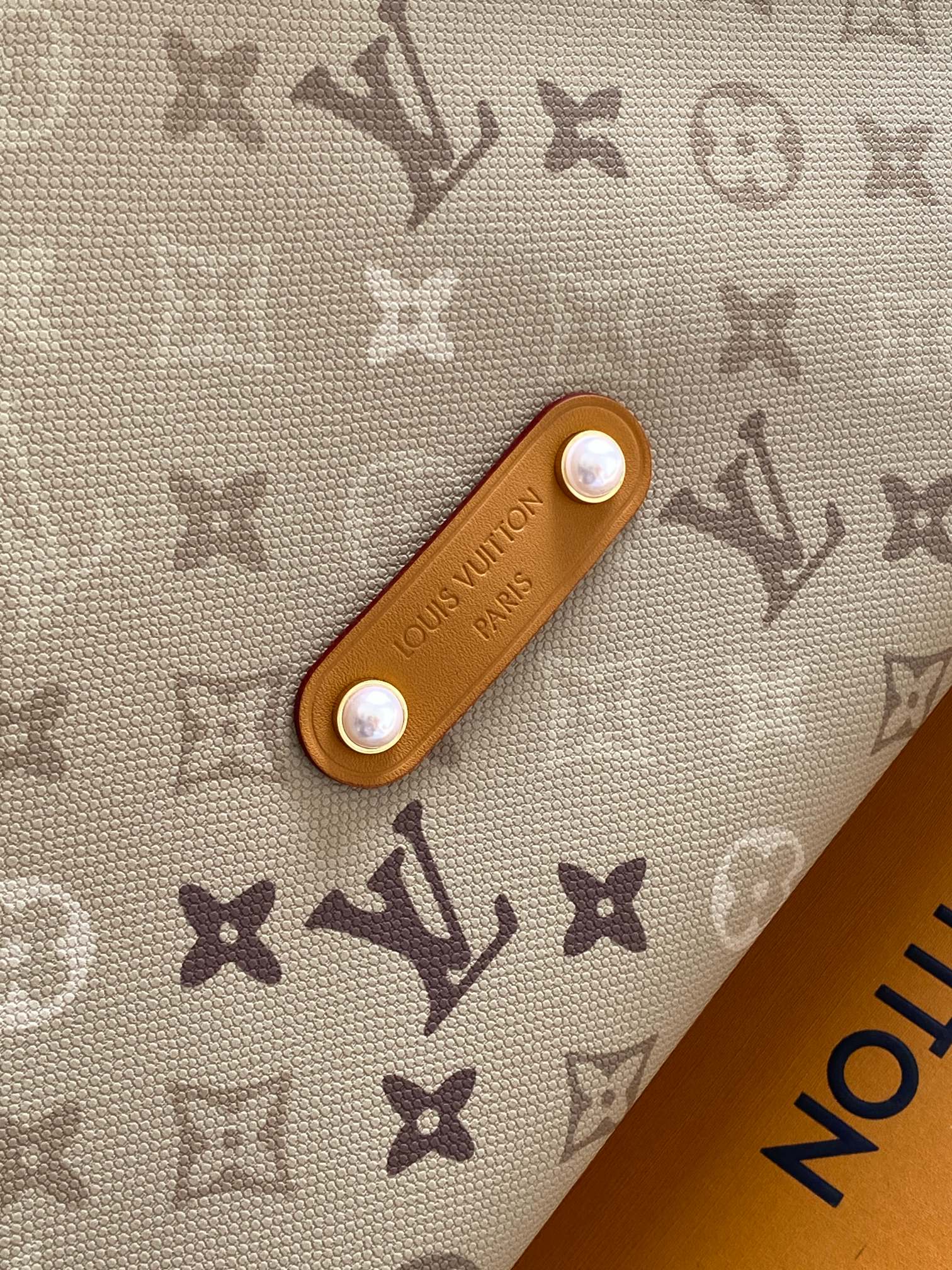LV高仿奶茶色Monogram腋下包 時尚單肩女包| 11 LV高仿奶茶色Monogram腋下包 時尚單肩女包