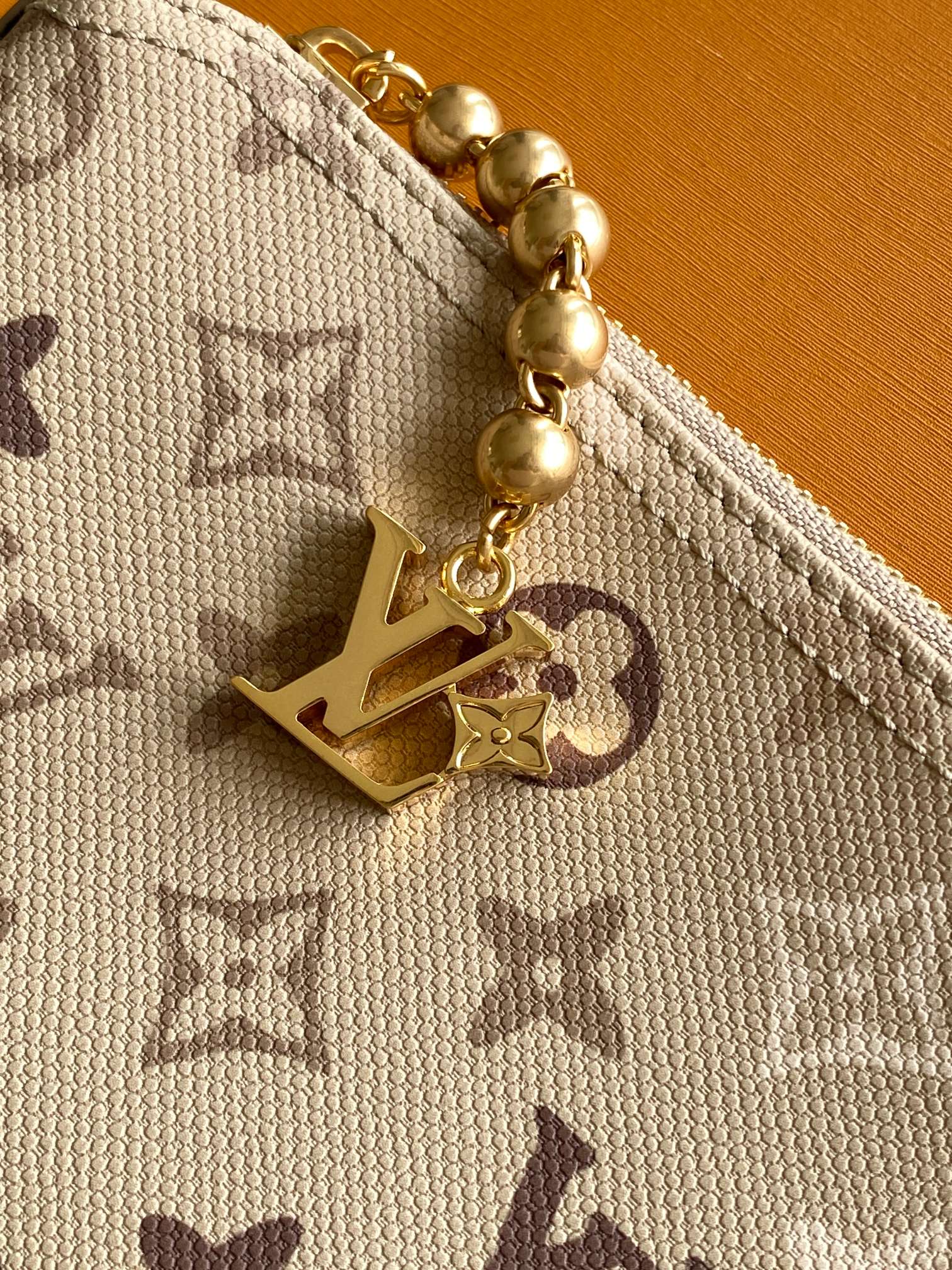 LV高仿奶茶色Monogram腋下包 時尚單肩女包| 10 LV高仿奶茶色Monogram腋下包 時尚單肩女包