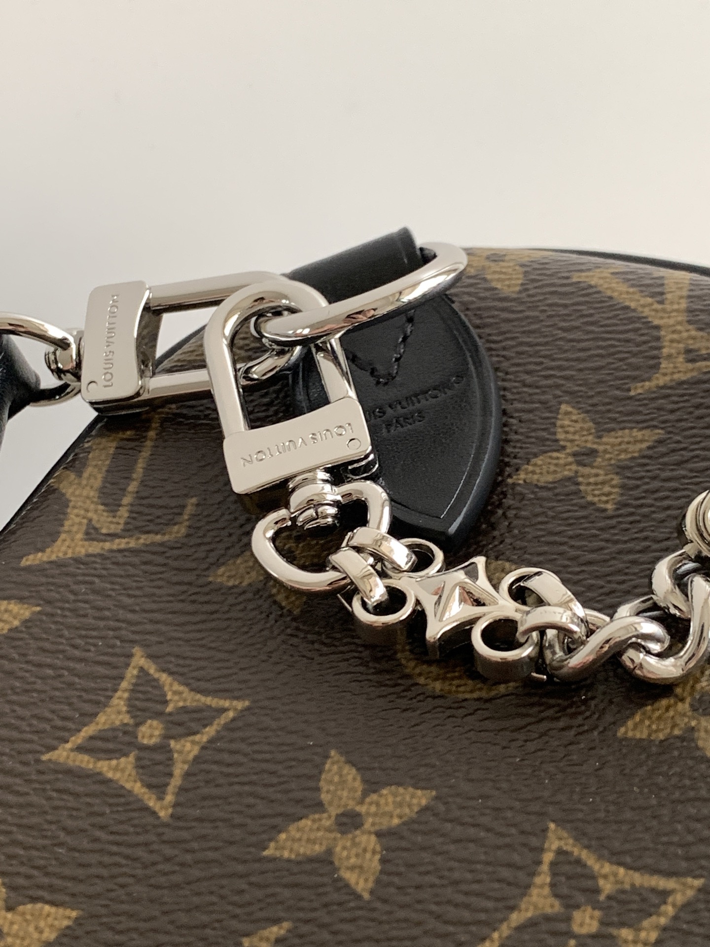 LV一比一Monogram黑拼手提包 時尚鎖頭波士頓女包| 9 LV一比一Monogram黑拼手提包 時尚鎖頭波士頓女包