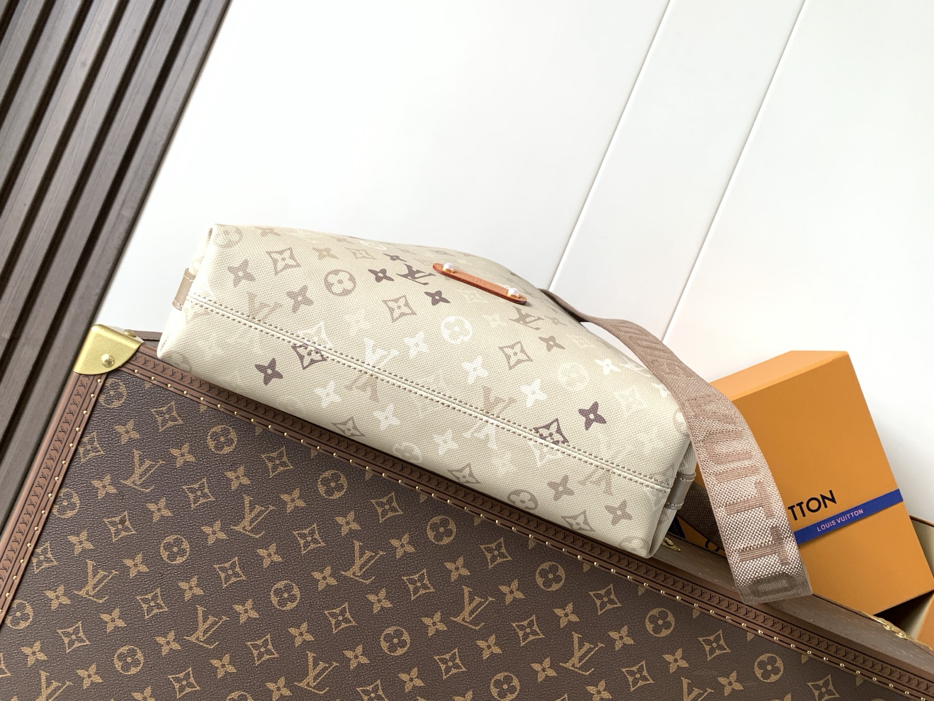 LV高仿奶白色Monogram漸層Hobo法棍腋下包單肩包| 12 LV高仿奶白色Monogram漸層Hobo法棍腋下包單肩包