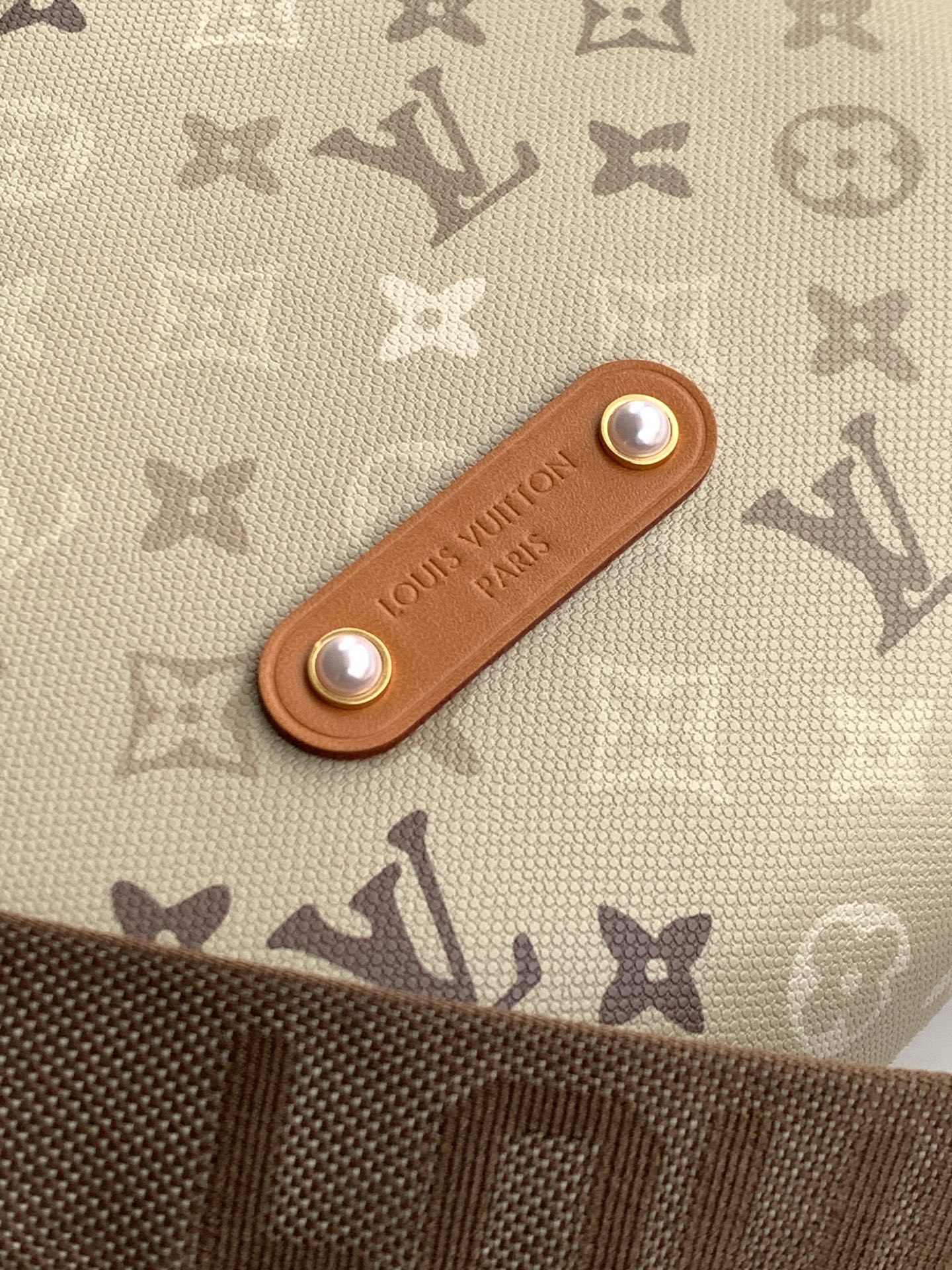 LV高仿奶白色Monogram漸層Hobo法棍腋下包單肩包| 10 LV高仿奶白色Monogram漸層Hobo法棍腋下包單肩包