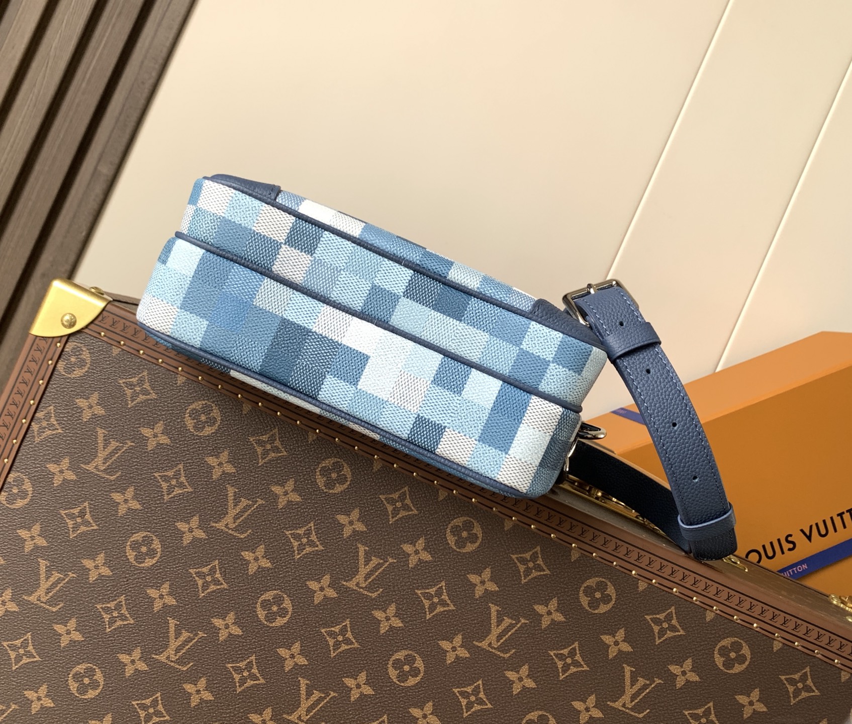 LV一比一藍色棋盤格相機包男士斜背包| 12 LV一比一藍色棋盤格相機包男士斜背包