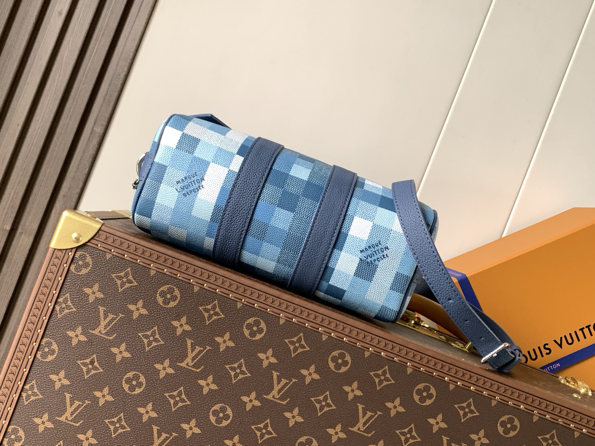 LV高仿藍色棋盤格Mini Speedy迷你圓筒包| 12 LV高仿藍色棋盤格Mini Speedy迷你圓筒包