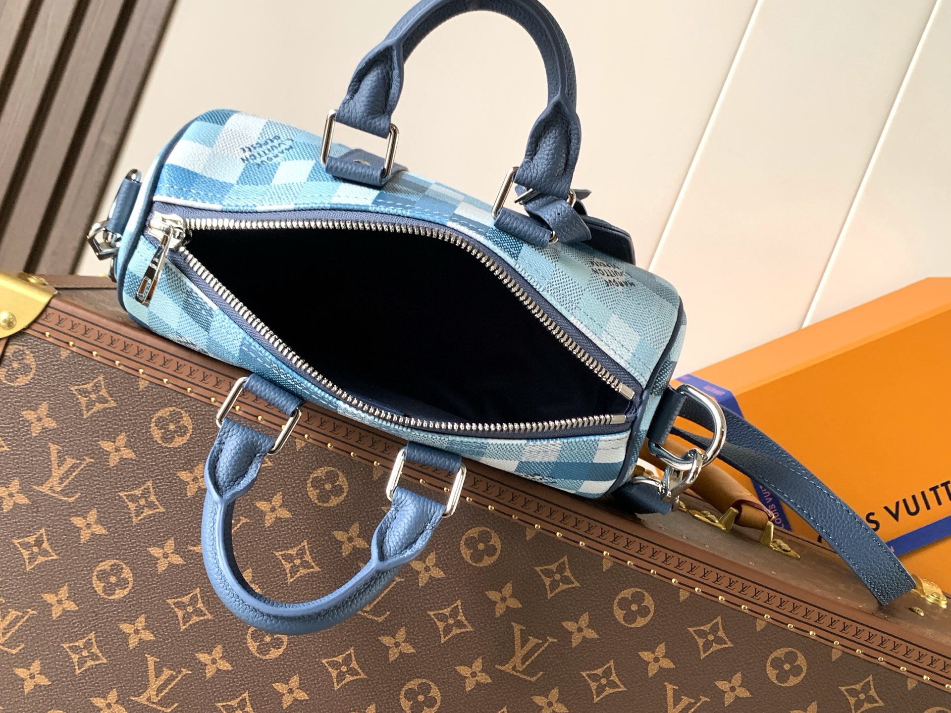 LV高仿藍色棋盤格Mini Speedy迷你圓筒包| 8 LV高仿藍色棋盤格Mini Speedy迷你圓筒包