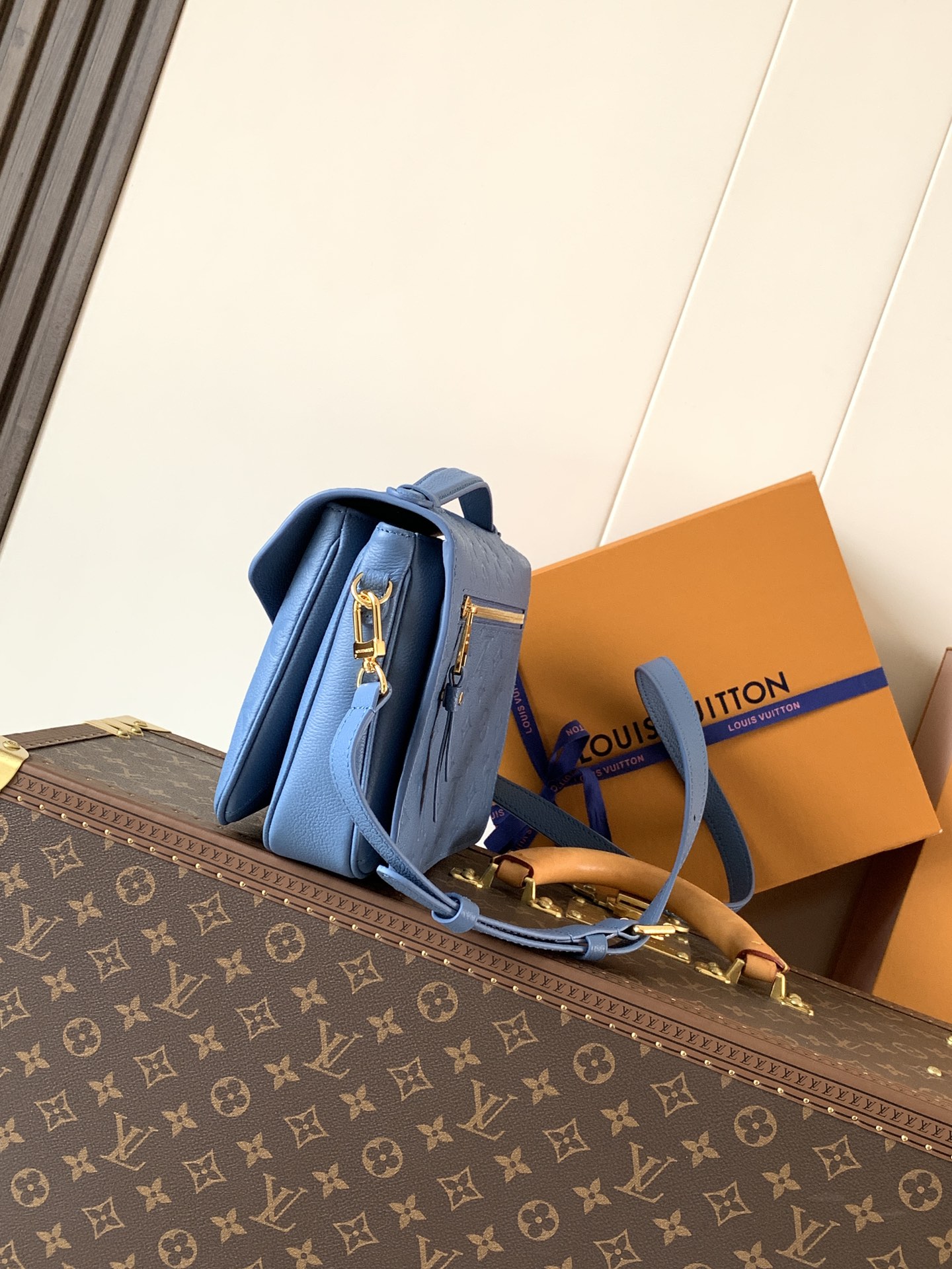 LV高仿藍色壓紋Pochette Metis郵差包女包| 14 LV高仿藍色壓紋Pochette Metis郵差包女包