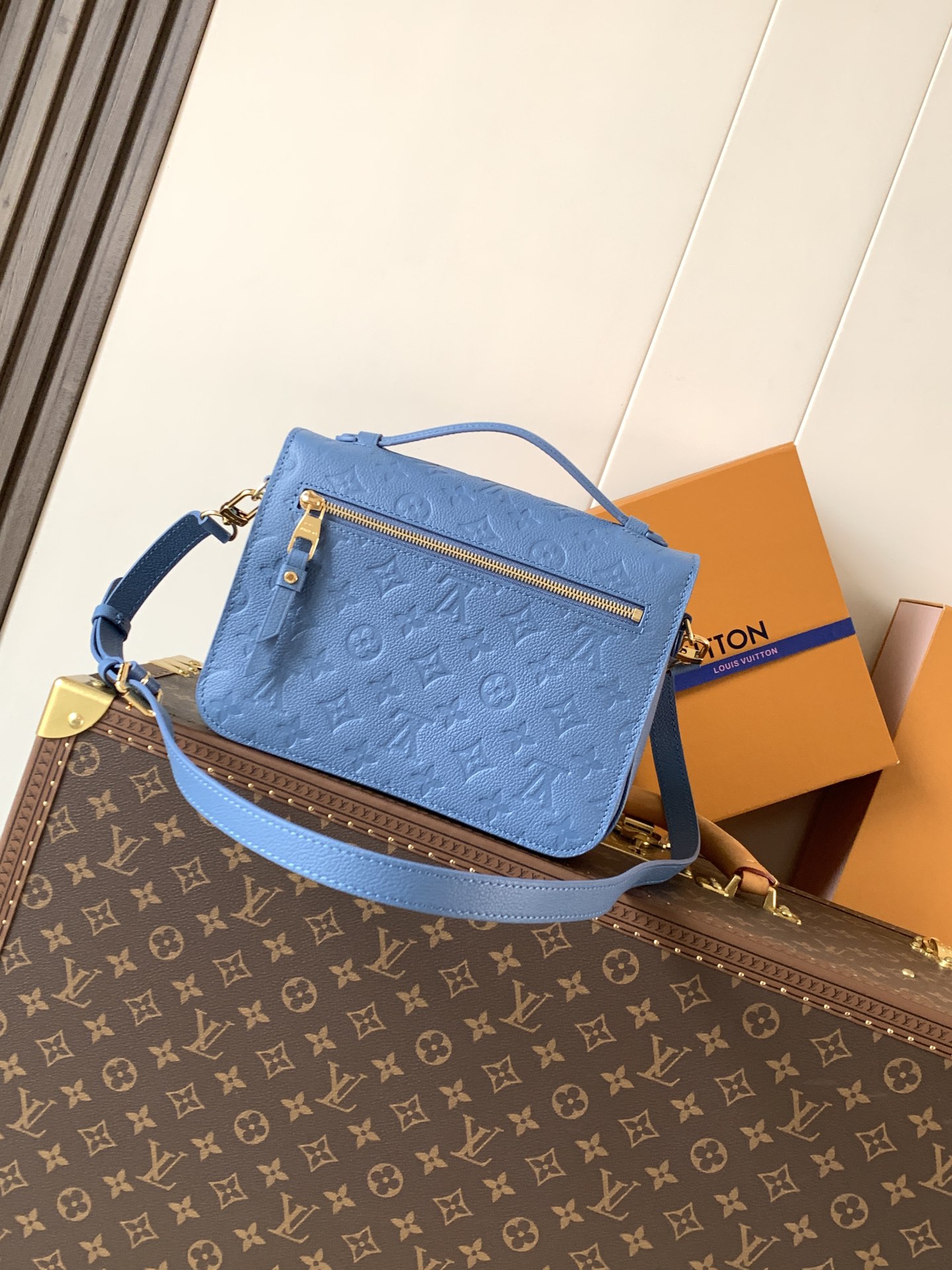 LV高仿藍色壓紋Pochette Metis郵差包女包| 13 LV高仿藍色壓紋Pochette Metis郵差包女包