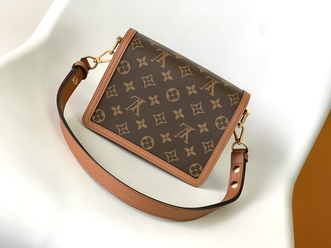 LV高仿Monogram拼色方扣斜背包 精品小方包女款| 13 LV高仿Monogram拼色方扣斜背包 精品小方包女款