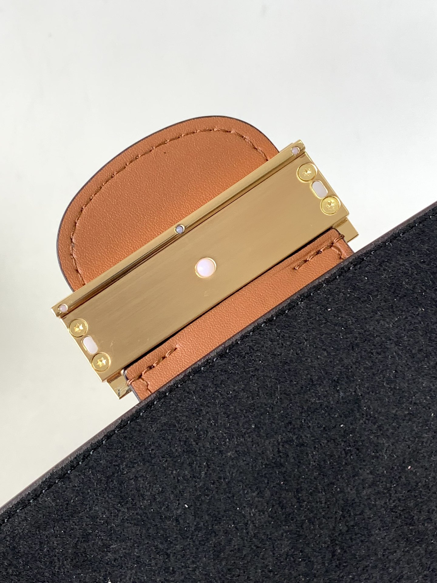 LV高仿Monogram拼色方扣斜背包 精品小方包女款| 10 LV高仿Monogram拼色方扣斜背包 精品小方包女款
