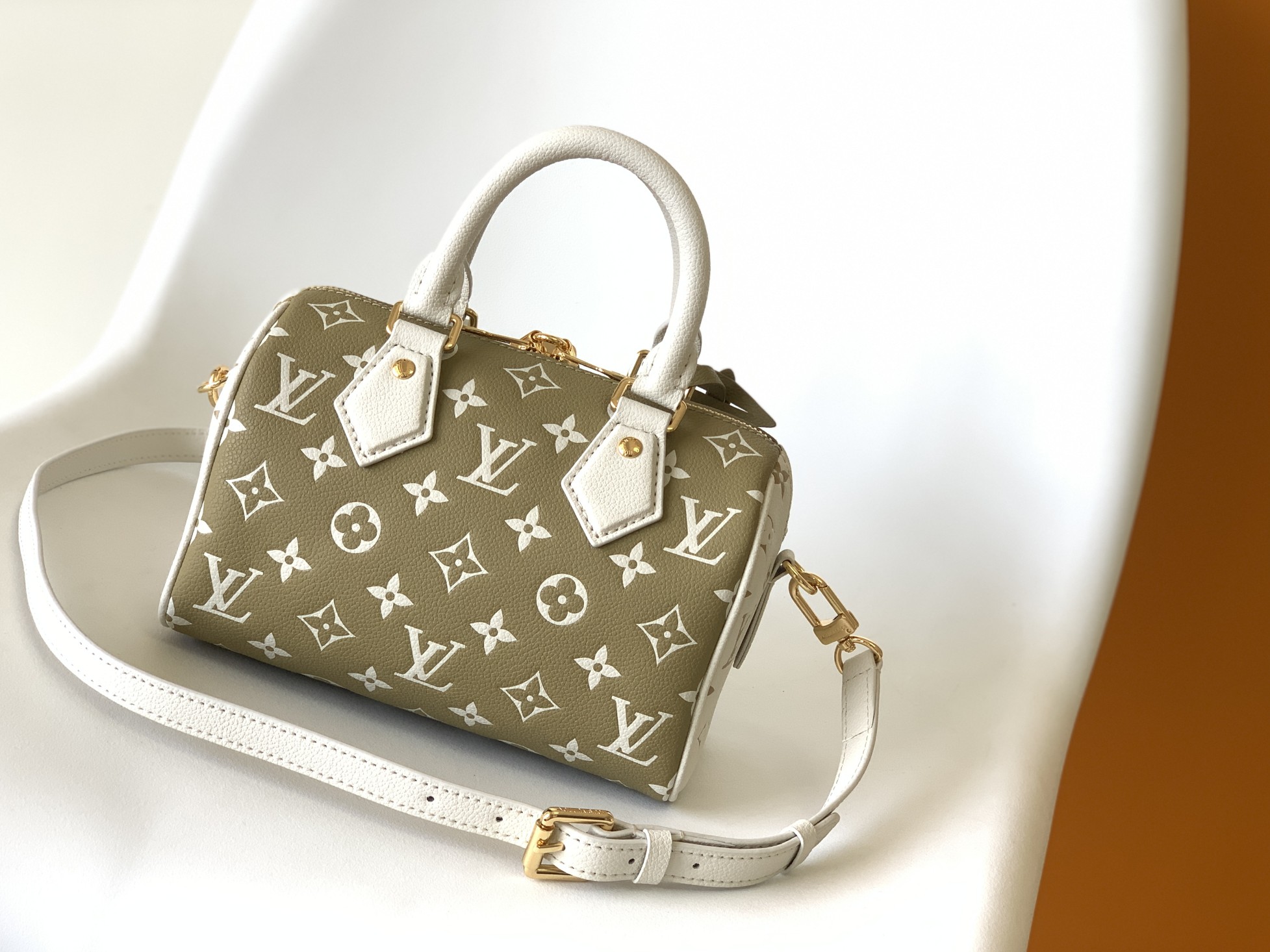 LV 高仿 Monogram Speedy Nano 迷你枕頭包 手提斜背兩用包| 13 LV 高仿 Monogram Speedy Nano 迷你枕頭包 手提斜背兩用包