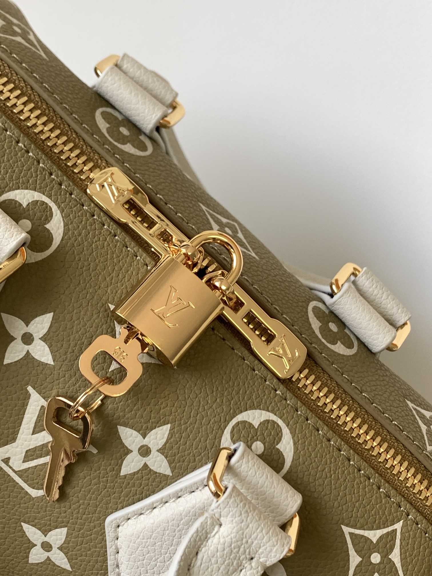 LV 高仿 Monogram Speedy Nano 迷你枕頭包 手提斜背兩用包| 12 LV 高仿 Monogram Speedy Nano 迷你枕頭包 手提斜背兩用包