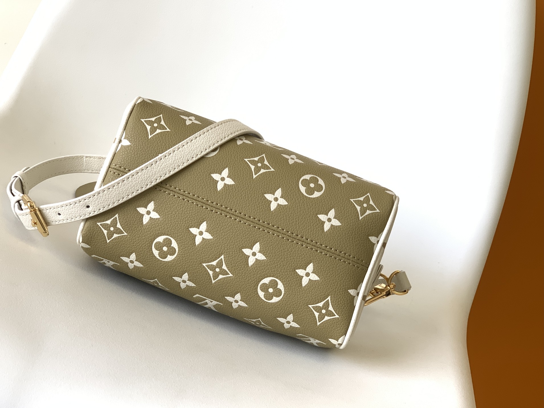 LV 高仿 Monogram Speedy Nano 迷你枕頭包 手提斜背兩用包| 11 LV 高仿 Monogram Speedy Nano 迷你枕頭包 手提斜背兩用包