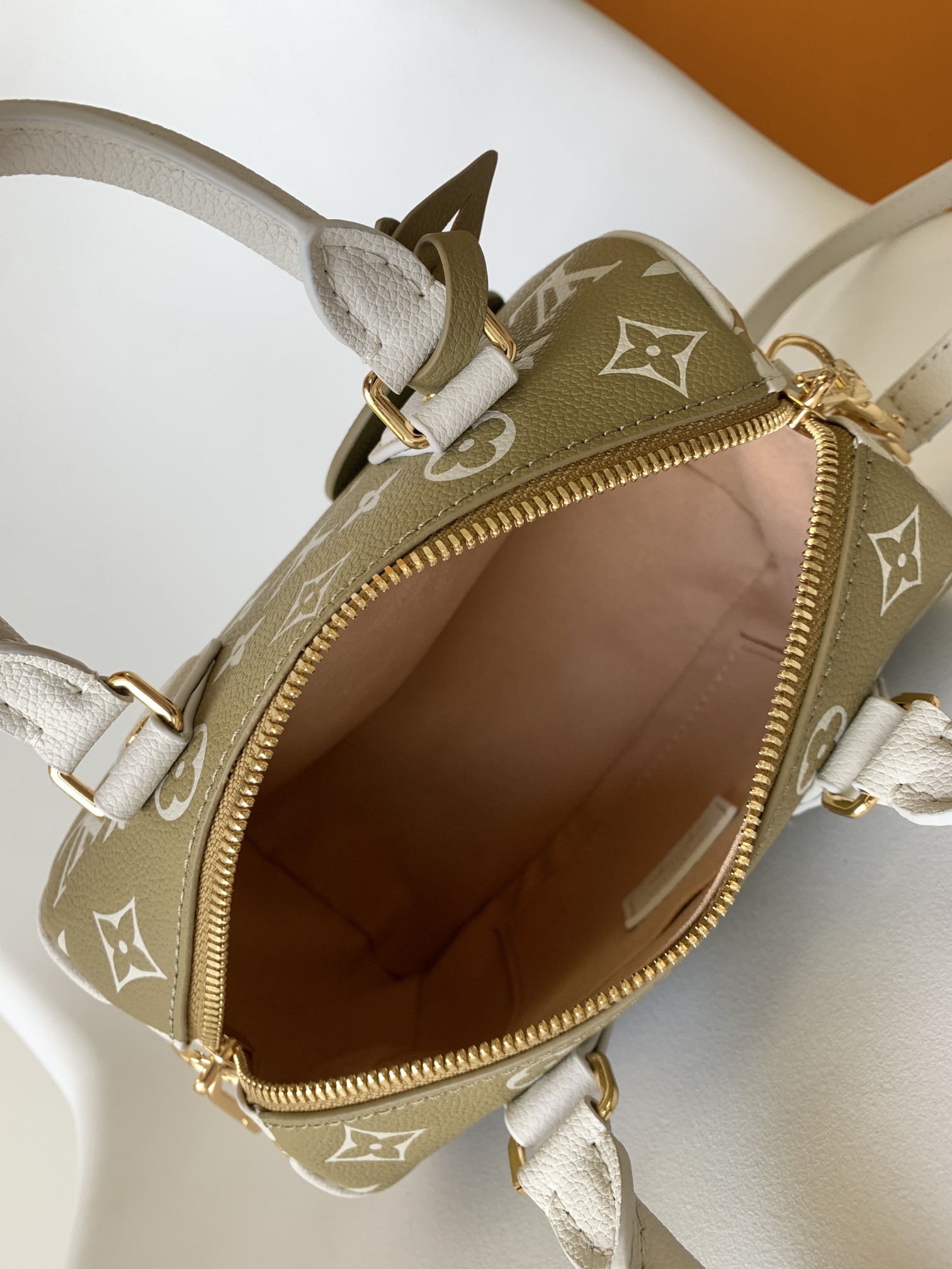 LV 高仿 Monogram Speedy Nano 迷你枕頭包 手提斜背兩用包| 8 LV 高仿 Monogram Speedy Nano 迷你枕頭包 手提斜背兩用包