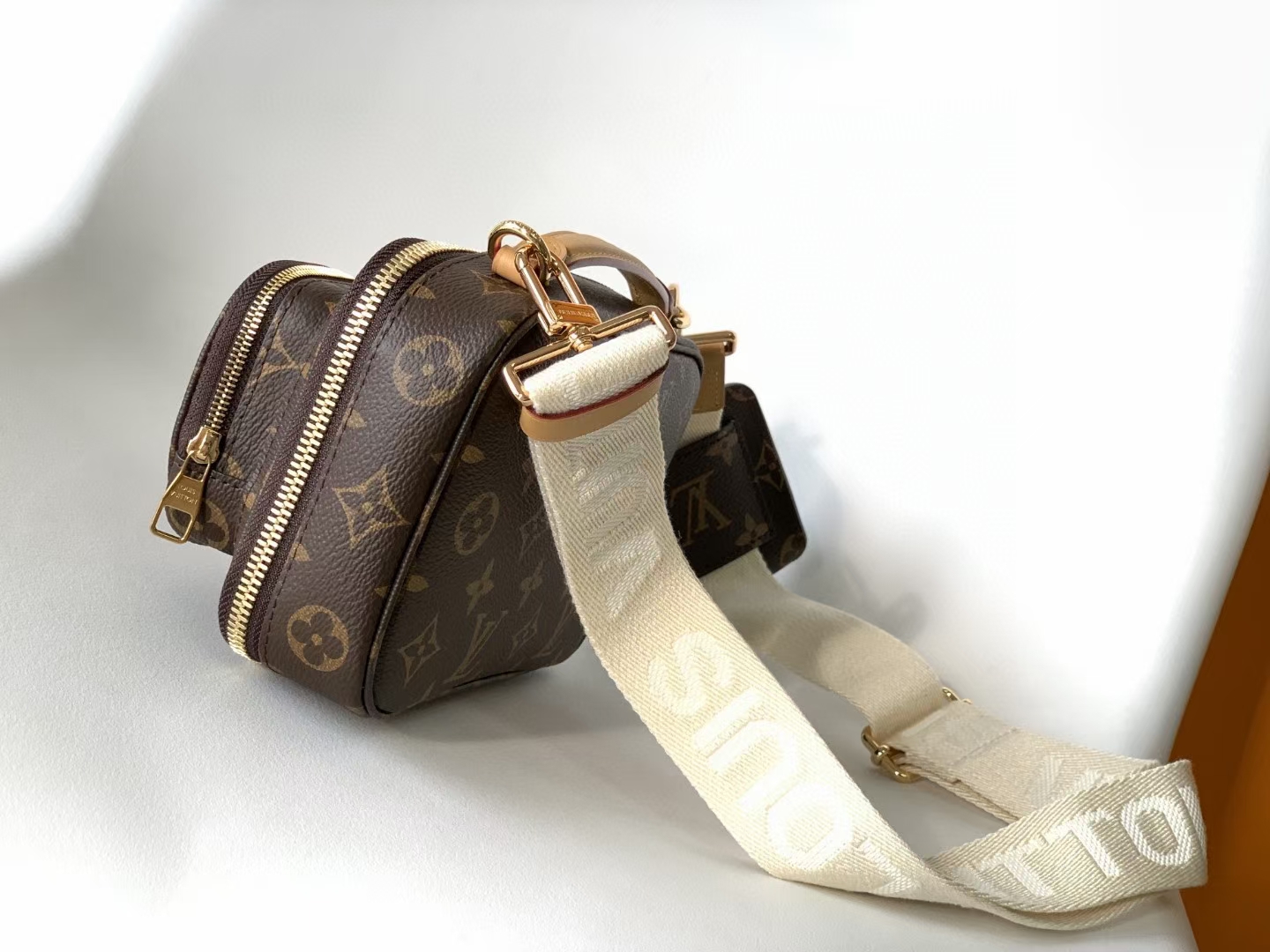 LV A貨 Utility 多口袋 Monogram 胸包 斜背包| 14 LV A貨 Utility 多口袋 Monogram 胸包 斜背包