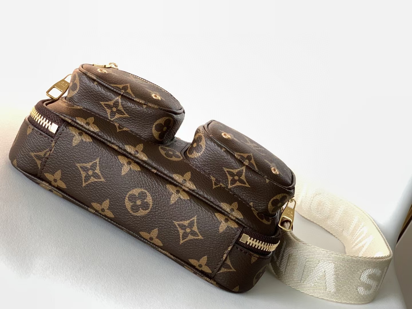 LV A貨 Utility 多口袋 Monogram 胸包 斜背包| 12 LV A貨 Utility 多口袋 Monogram 胸包 斜背包