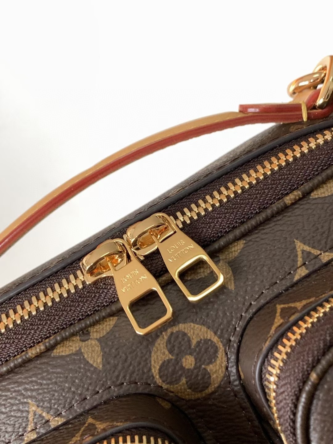 LV A貨 Utility 多口袋 Monogram 胸包 斜背包| 11 LV A貨 Utility 多口袋 Monogram 胸包 斜背包
