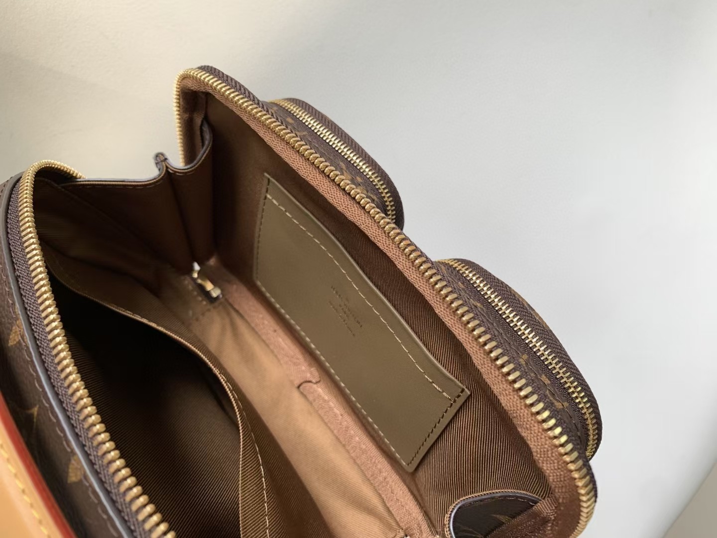 LV A貨 Utility 多口袋 Monogram 胸包 斜背包| 8 LV A貨 Utility 多口袋 Monogram 胸包 斜背包