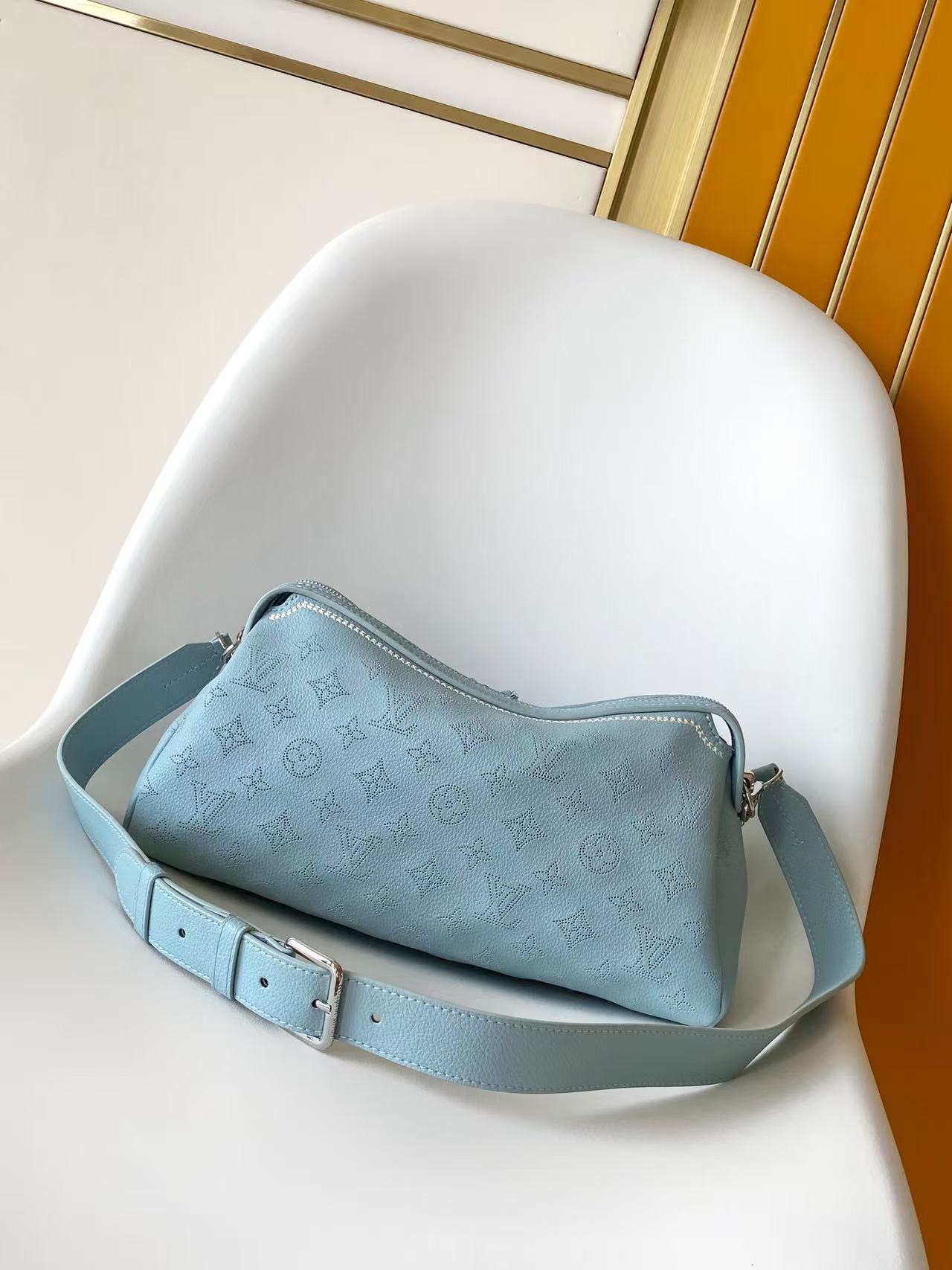 LV A貨 Mahina 淺藍鏈條肩背包 法式優雅斜背包| 13 LV A貨 Mahina 淺藍鏈條肩背包 法式優雅斜背包