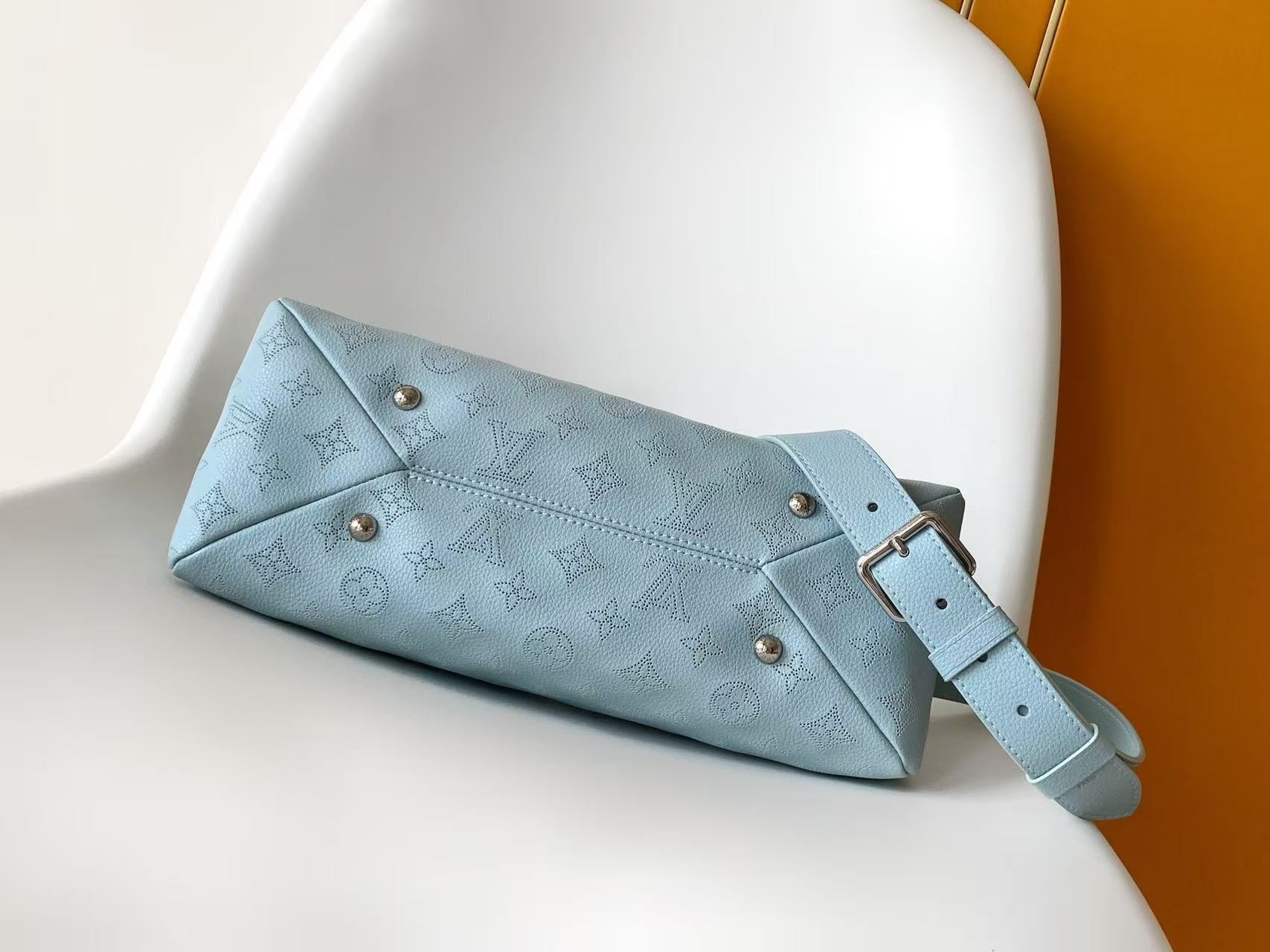 LV A貨 Mahina 淺藍鏈條肩背包 法式優雅斜背包| 12 LV A貨 Mahina 淺藍鏈條肩背包 法式優雅斜背包