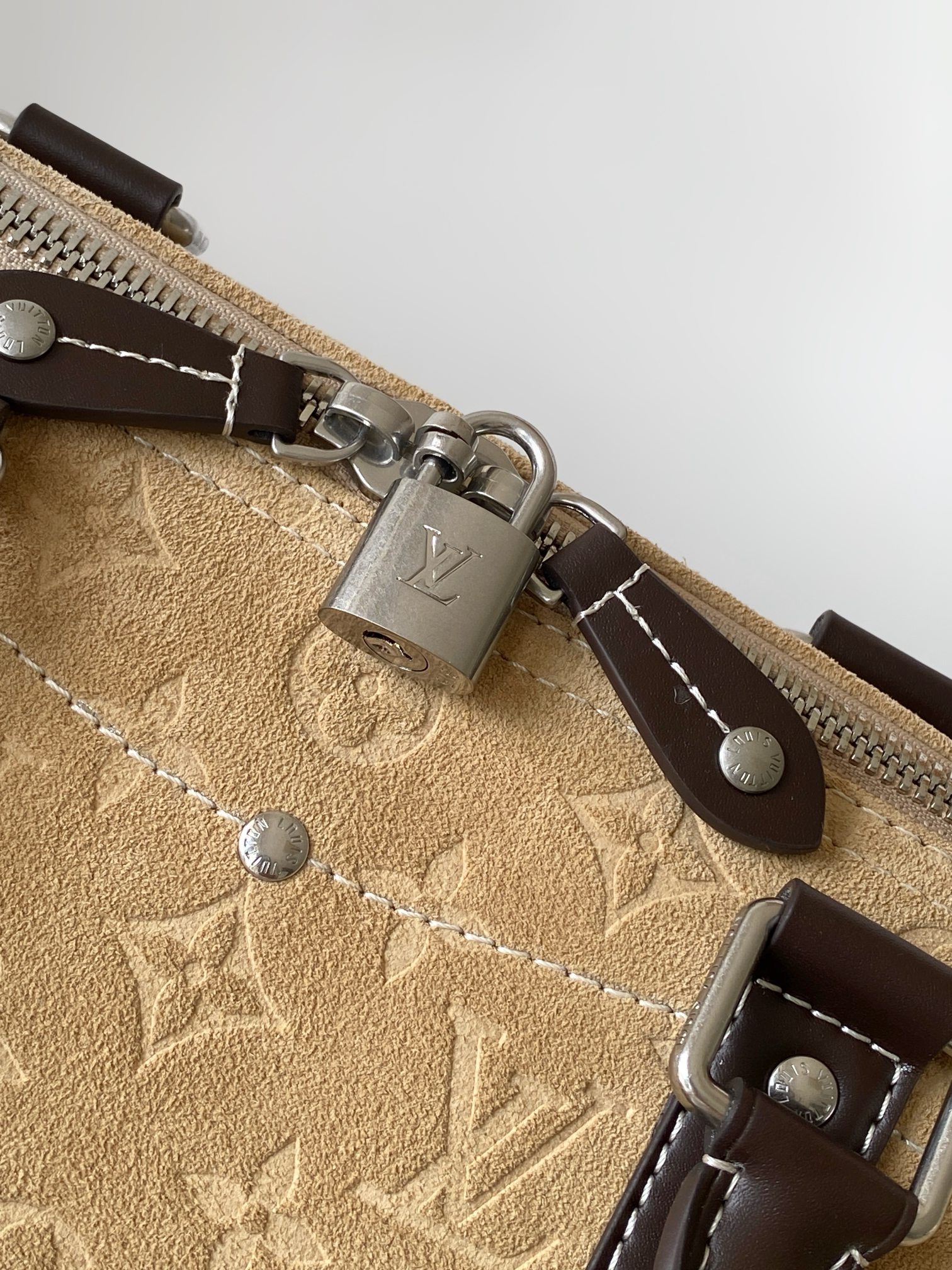LV原單 Keepall Bandoulière 麂皮拼接旅行袋 Monogram 大容量手提斜背包| 11 LV原單 Keepall Bandoulière 麂皮拼接旅行袋 Monogram 大容量手提斜背包