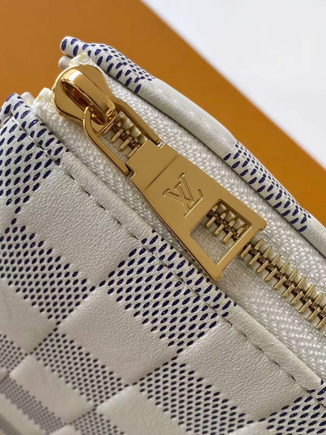 LV高仿 Damier Azur 白棋盤格鏈條包 女士肩背包 斜背精品小包| 11 LV高仿 Damier Azur 白棋盤格鏈條包 女士肩背包 斜背精品小包