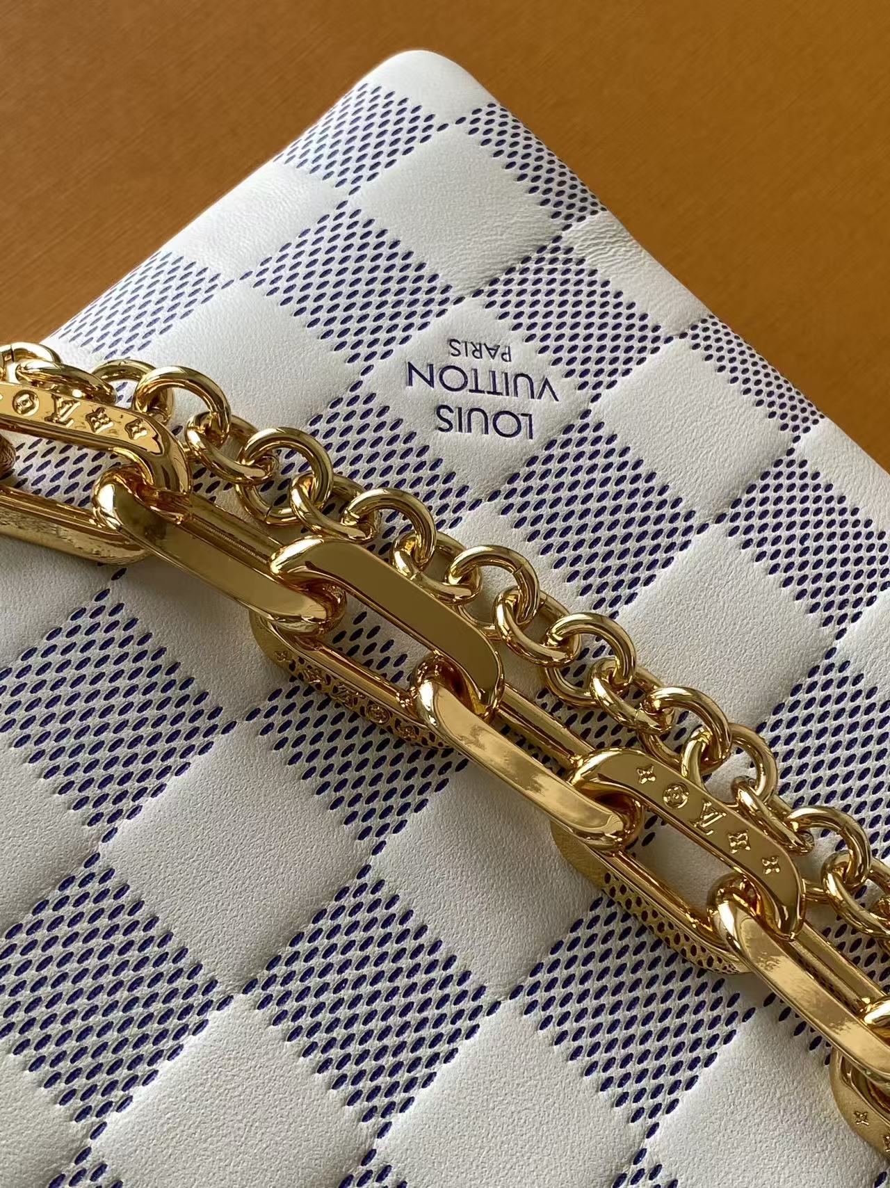 LV高仿 Damier Azur 白棋盤格鏈條包 女士肩背包 斜背精品小包| 10 LV高仿 Damier Azur 白棋盤格鏈條包 女士肩背包 斜背精品小包
