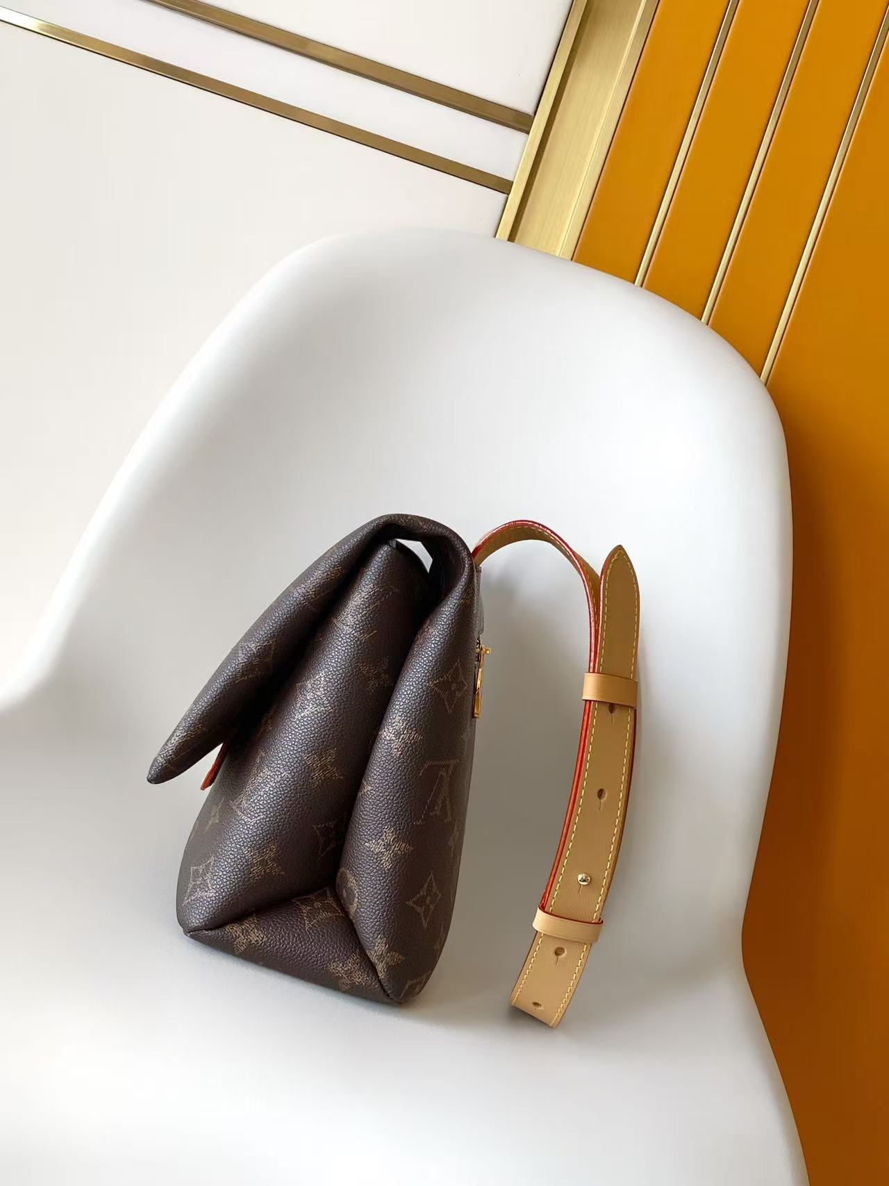 LV高仿 Monogram Louis Vuitton字母翻蓋斜背包| 14 LV高仿 Monogram Louis Vuitton字母翻蓋斜背包