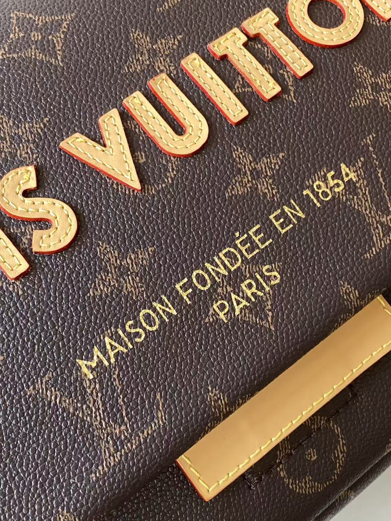 LV高仿 Monogram Louis Vuitton字母翻蓋斜背包| 11 LV高仿 Monogram Louis Vuitton字母翻蓋斜背包
