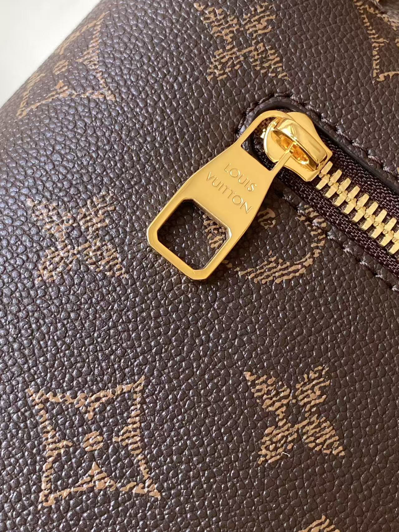 LV高仿 Monogram Louis Vuitton字母翻蓋斜背包| 9 LV高仿 Monogram Louis Vuitton字母翻蓋斜背包