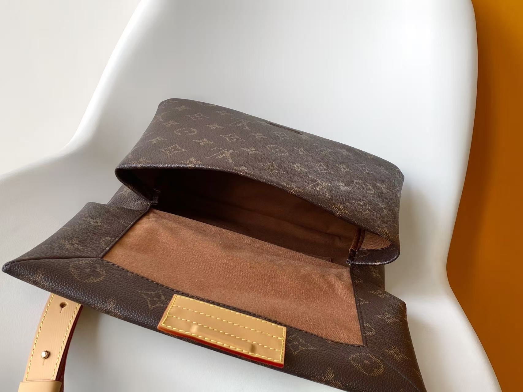LV高仿 Monogram Louis Vuitton字母翻蓋斜背包| 8 LV高仿 Monogram Louis Vuitton字母翻蓋斜背包