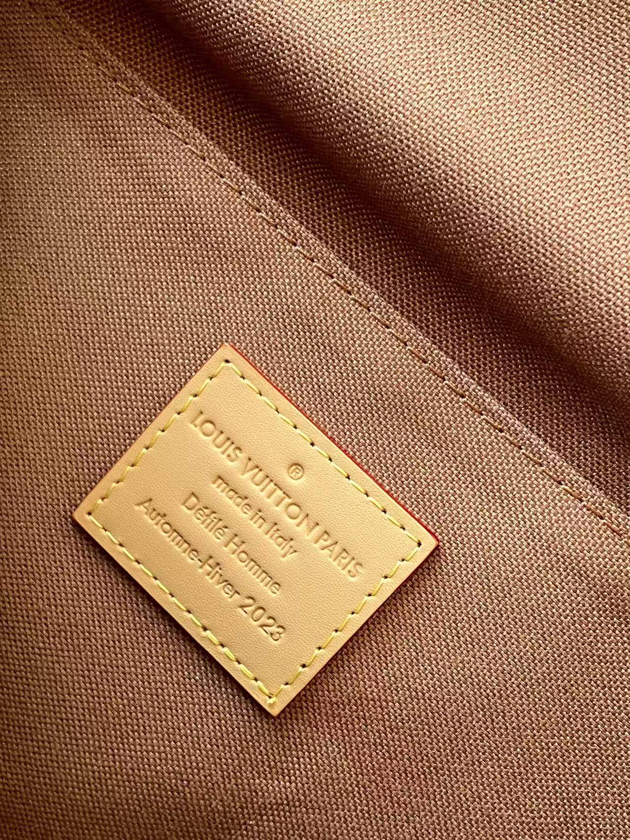 LV高仿 Monogram Louis Vuitton字母翻蓋斜背包| 7 LV高仿 Monogram Louis Vuitton字母翻蓋斜背包